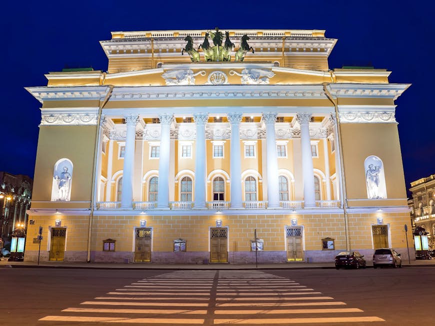 St Petersburgs Aleksandrinsky Theatre, även känd som Academic Drama Theatre of AS Pushkin © dimbar76 / Shutterstock