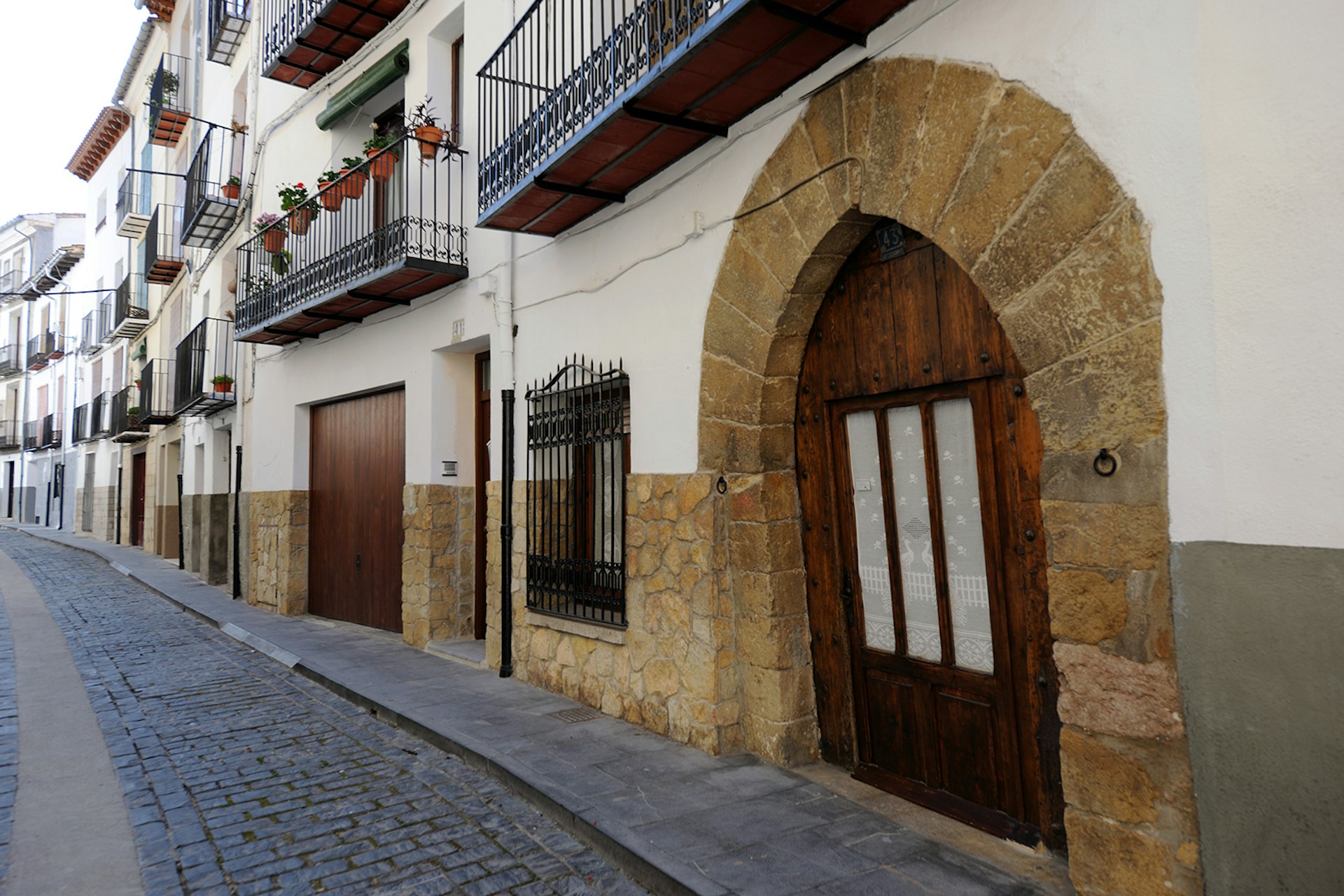 Features - Street scene, Morella, Castellon, Spain