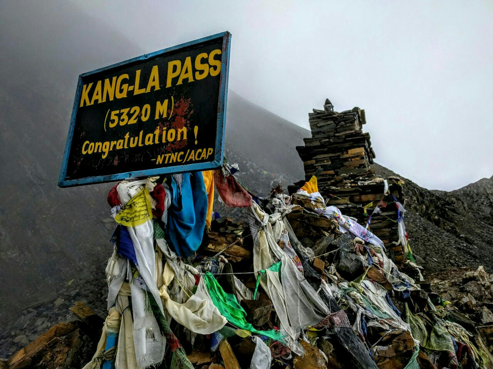 Prayer flags at Kang La pass