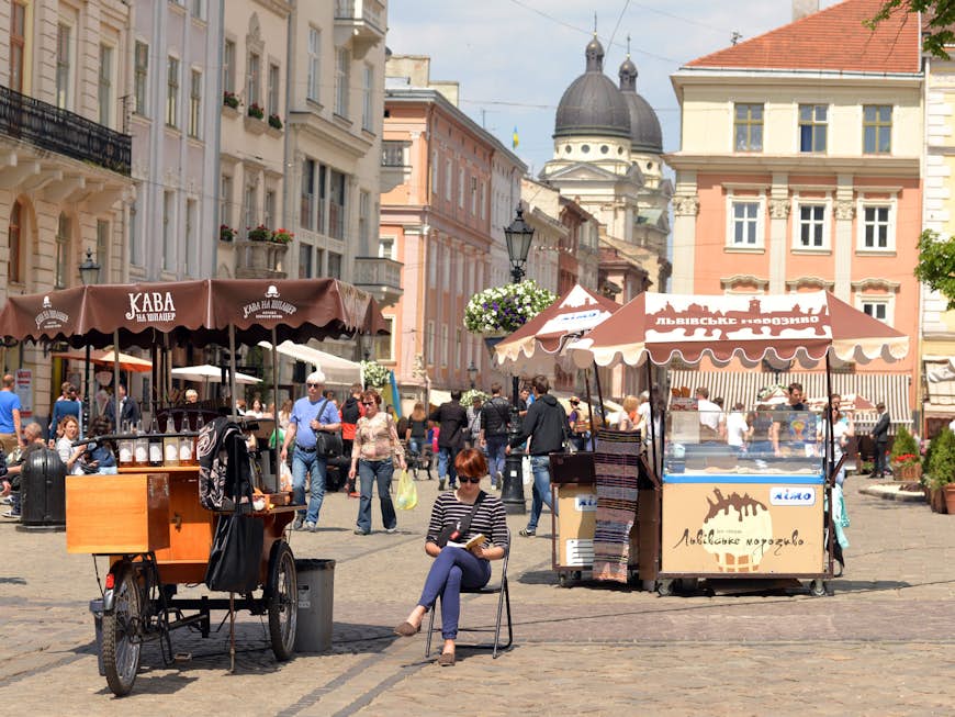 Kaffeställ på Rynok Square i Lviv © Bumble Dee / Shutterstock