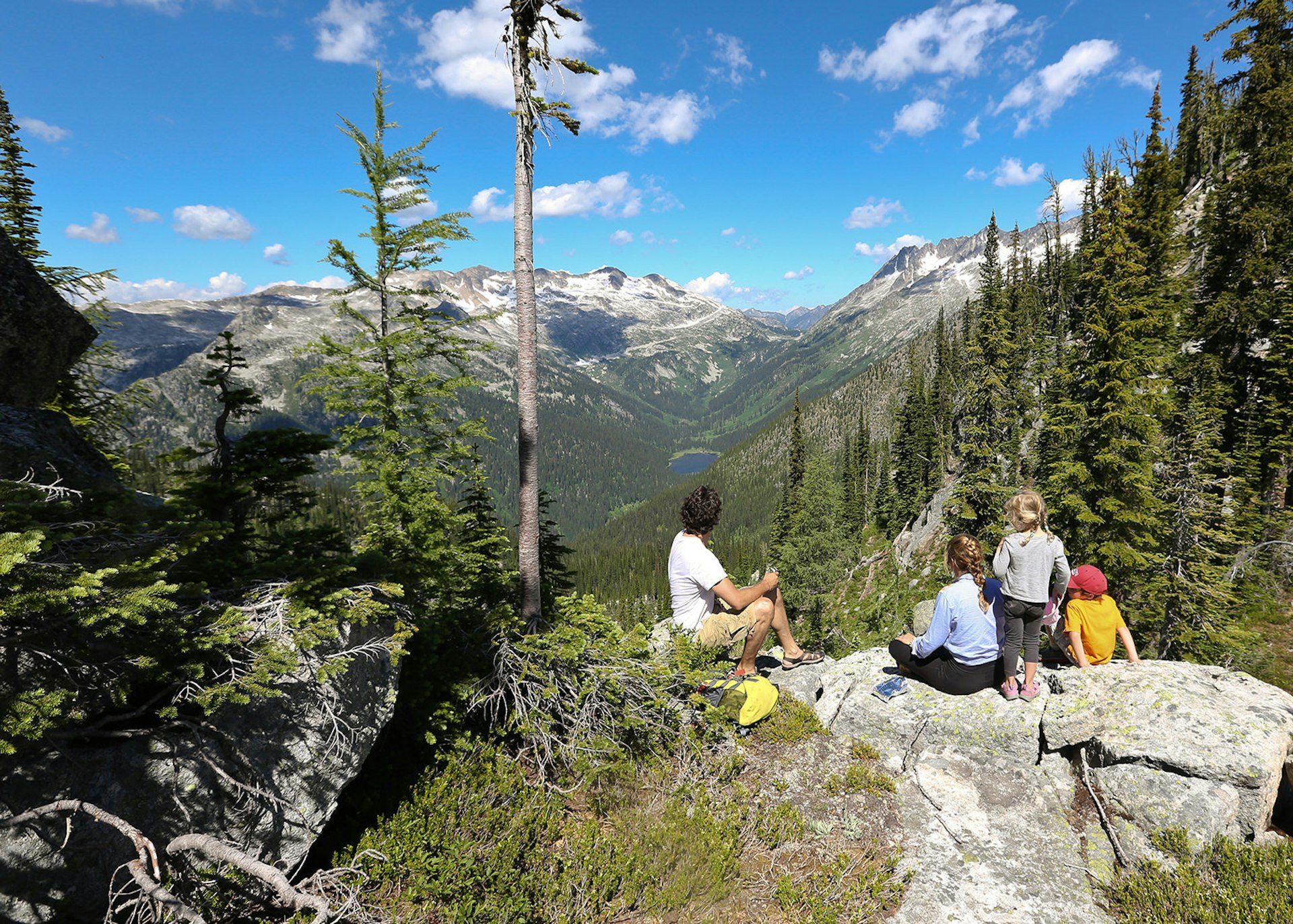 Canadian Prime Minister Justin Trudeau with his family enjoying a spectacular view of the Canadian Rockies, British Columbia © Adam Scotti / PMO
