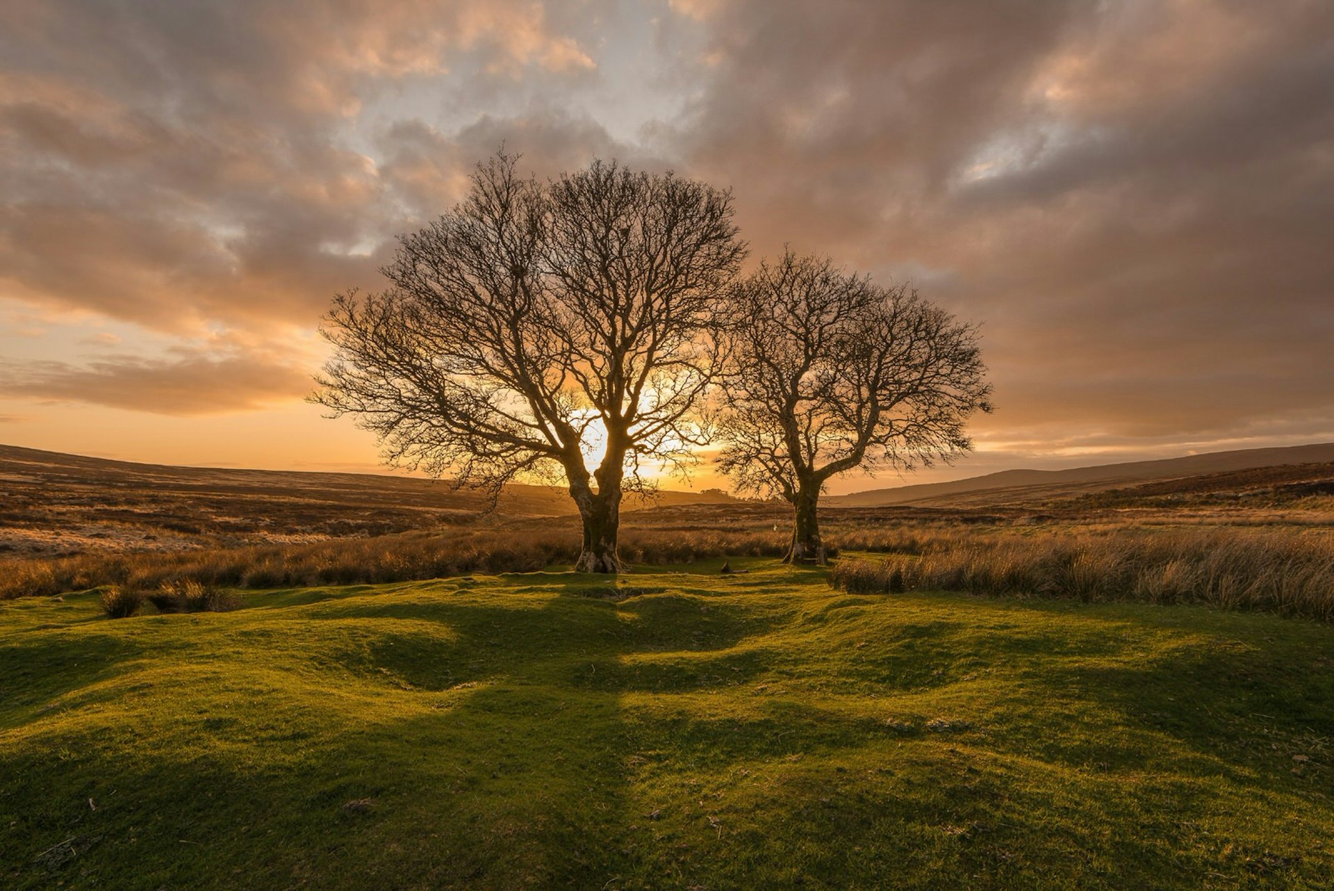 The sun sets over the hills in County Wicklow, near Dublin ©Greg Sinclair / 500px 