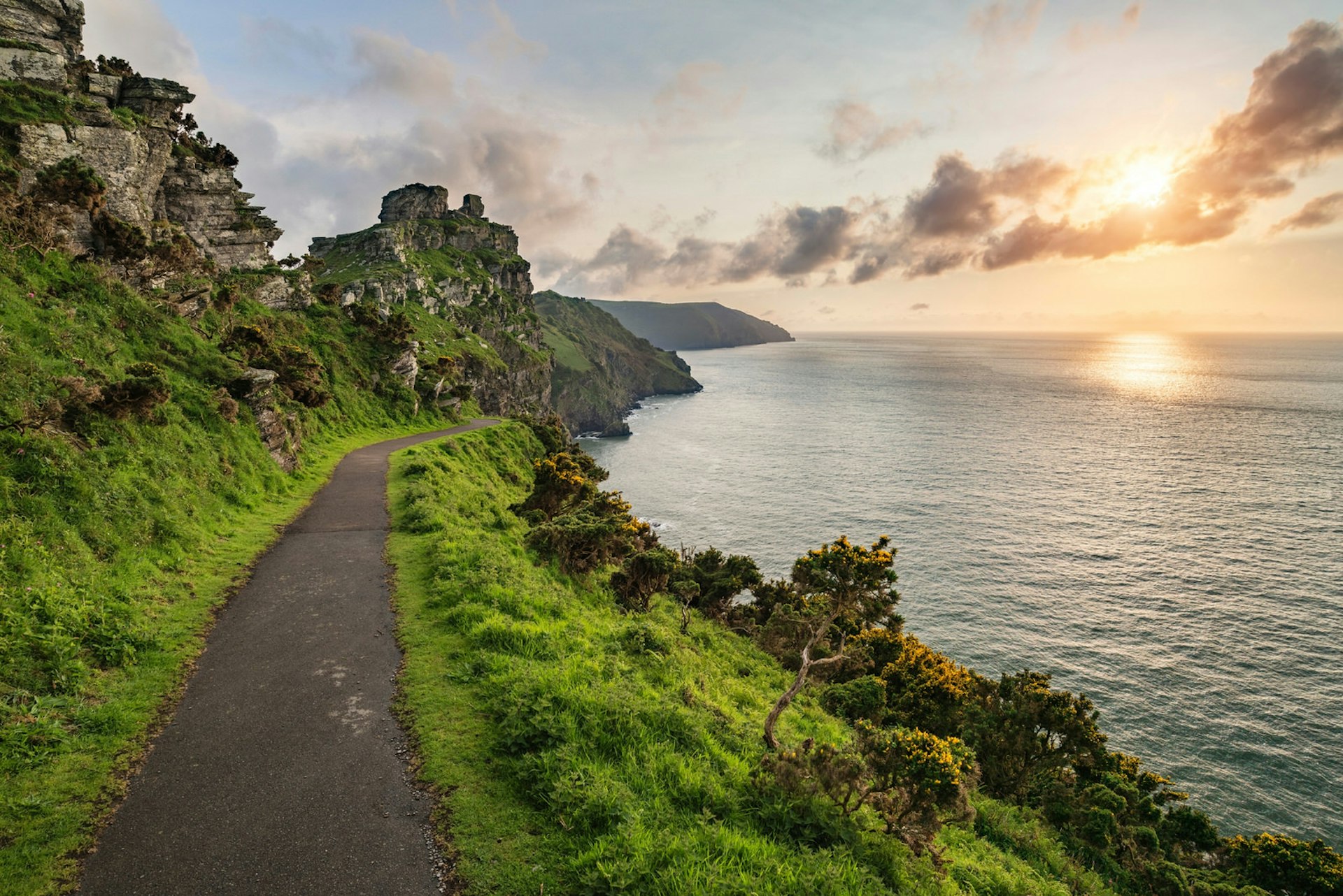 The Southwest Coastal Path near Lynton and Lynmouth, Devon ©Matt Gibson / 500px 