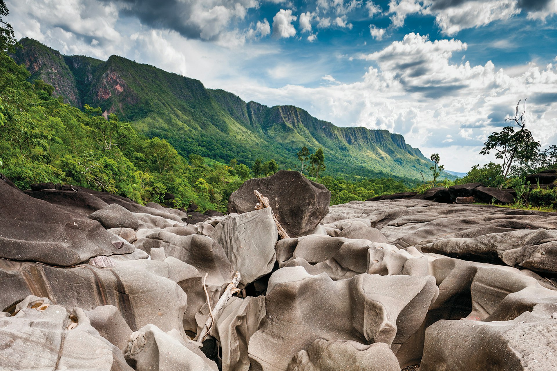 Rock formations and verdant mountains in Brazil’s Vale da Lua © Vitormarigo / Getty Images