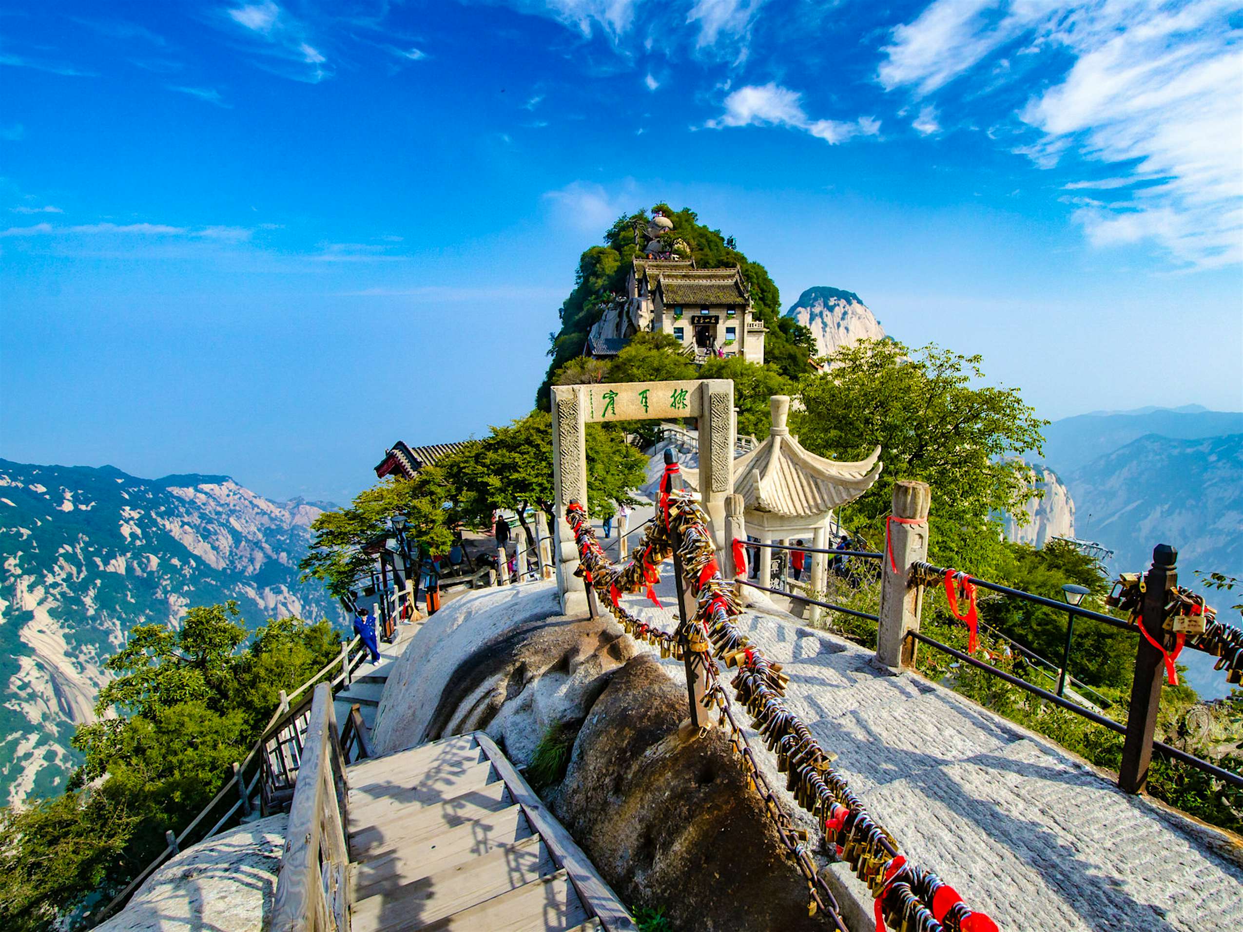 Escape from Xi'an Hiking Hua Shan, China's sacred Taoist peak Lonely