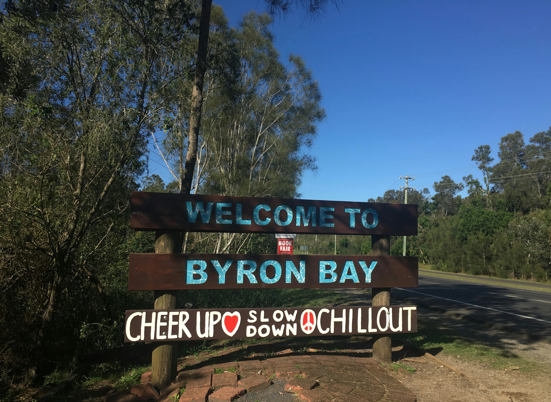 welcome sign Byron Bay