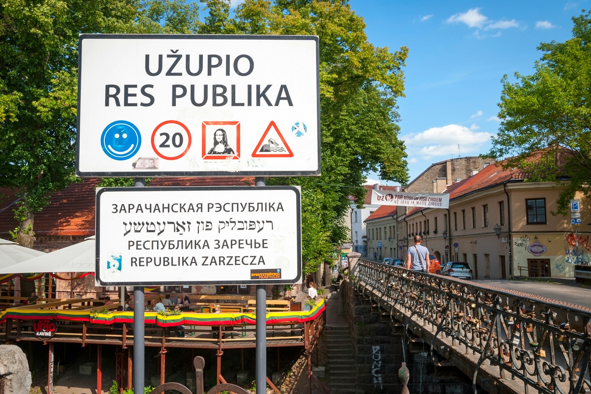 Features - border-sign-uzupis-vilnius-cs-ce24d4d70562