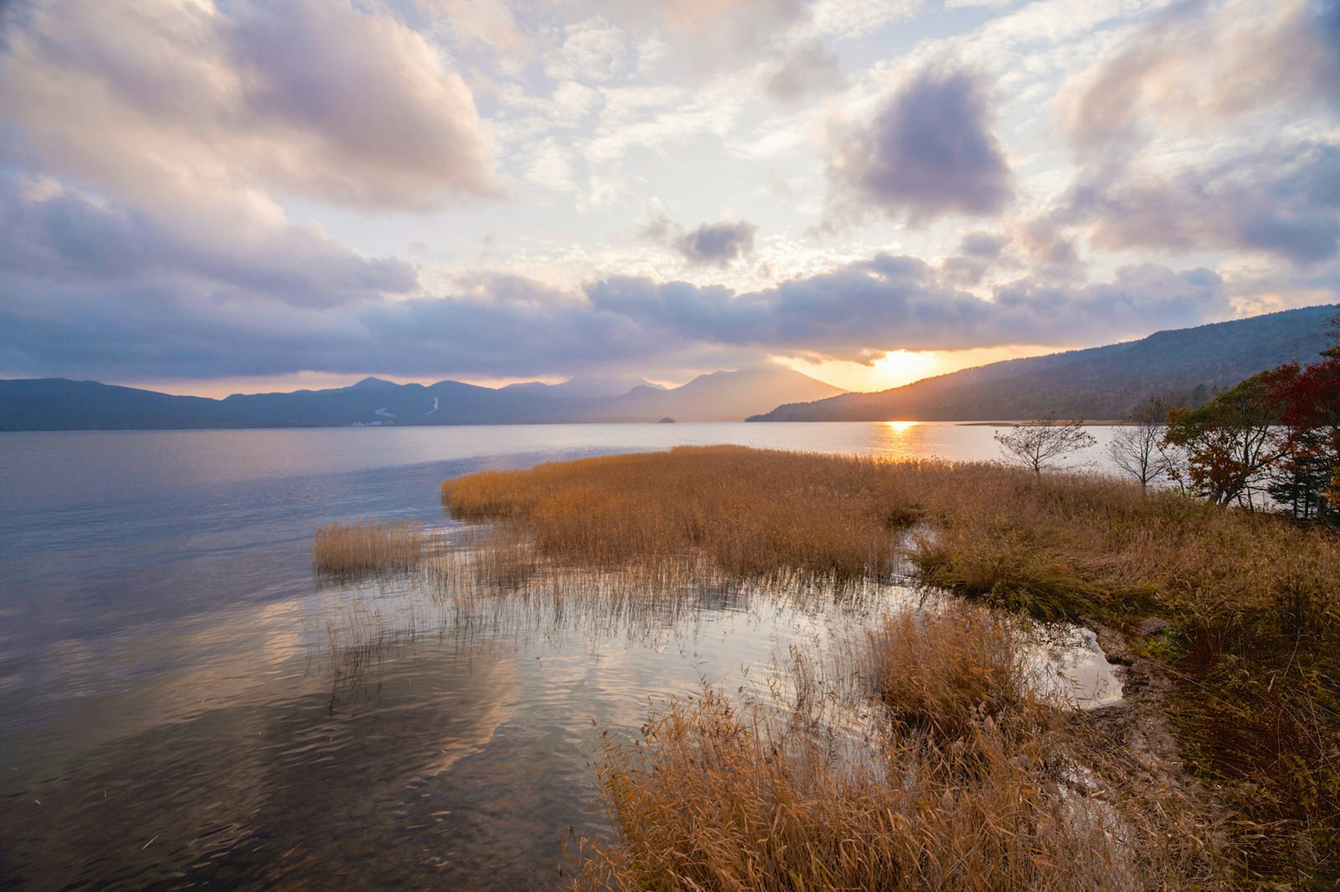 Sun sets over lake Akanko, Akan National Park, Hokkaidō