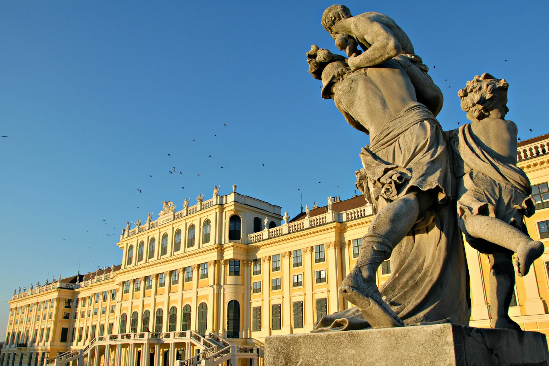 Schloss Schönbrunn shines in the Vienna sunshine