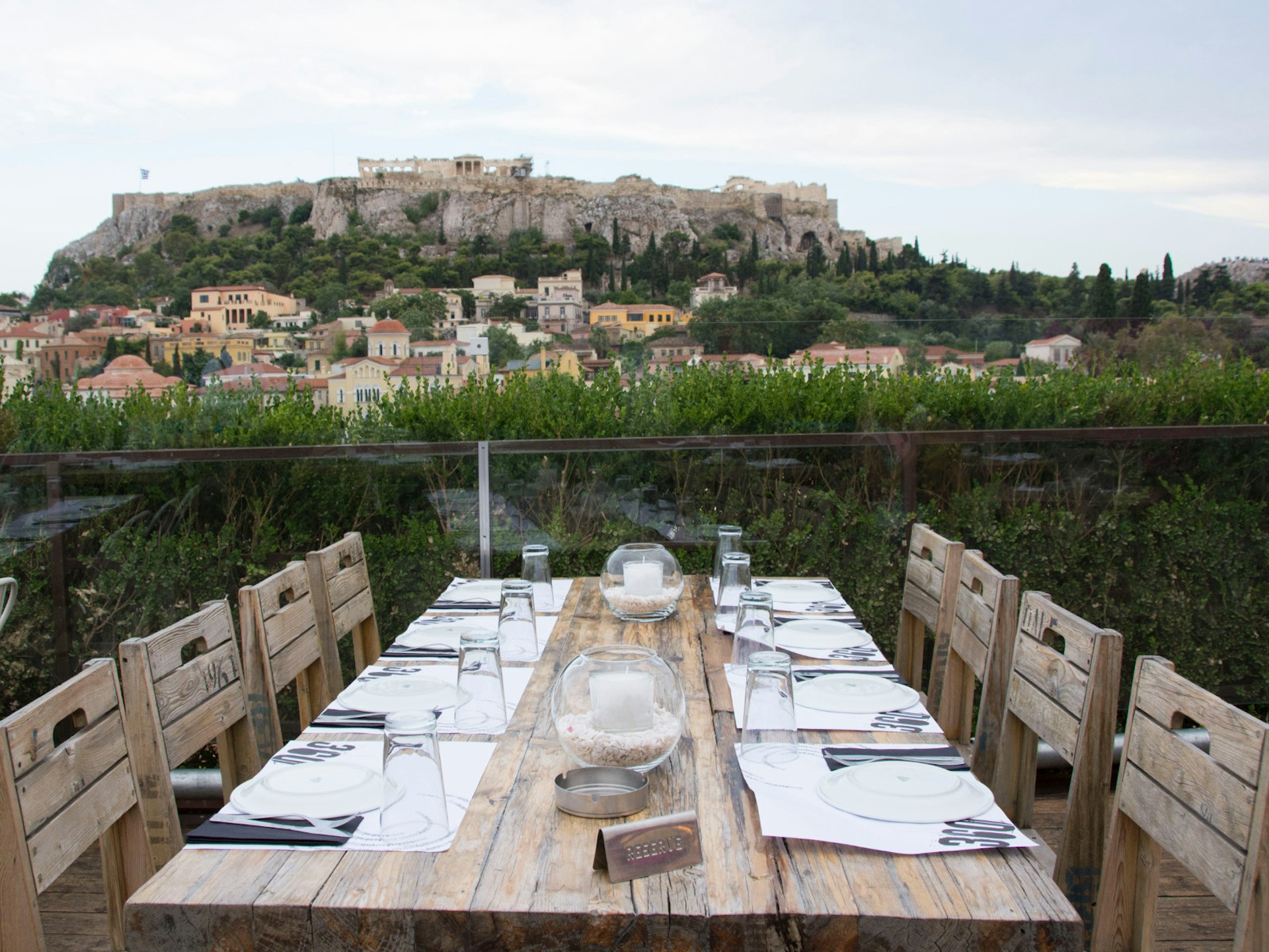 Dinner with Acropolis views at local favourite, Athens 360 cocktail bar © Marissa Tejada / Lonely Planet