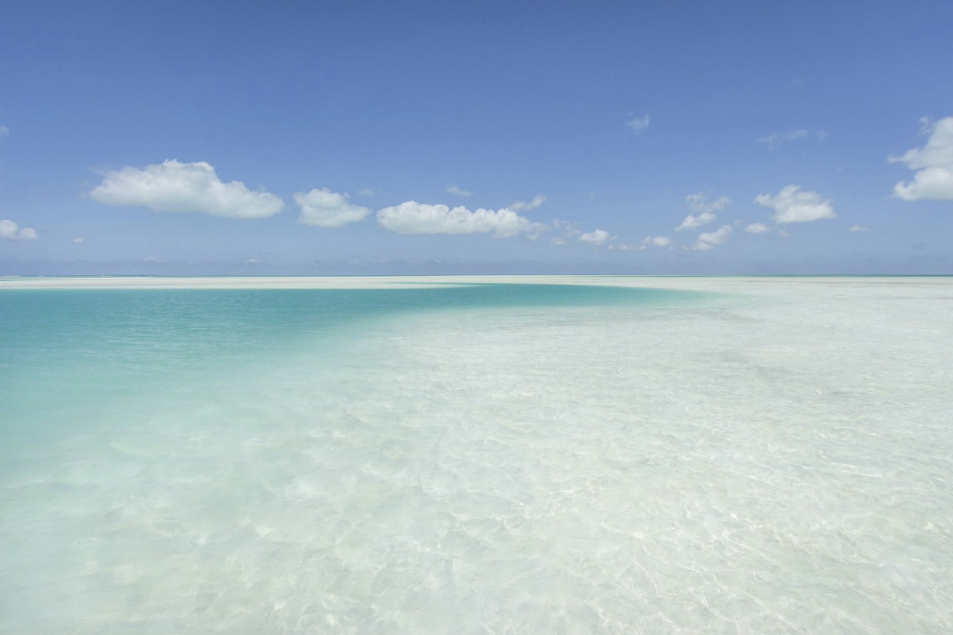 A shallow lagoon in Kiribati under blue skies © David Madison / Getty Images