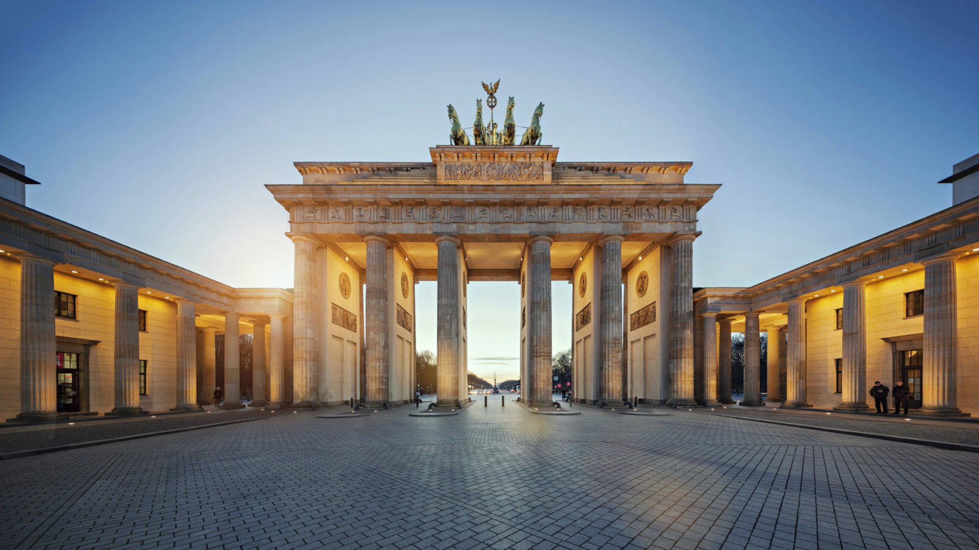 Tony Wheeler's top 10 cities - Sunset at Brandenburg Gate, Berlin © RICOWde / Getty Images