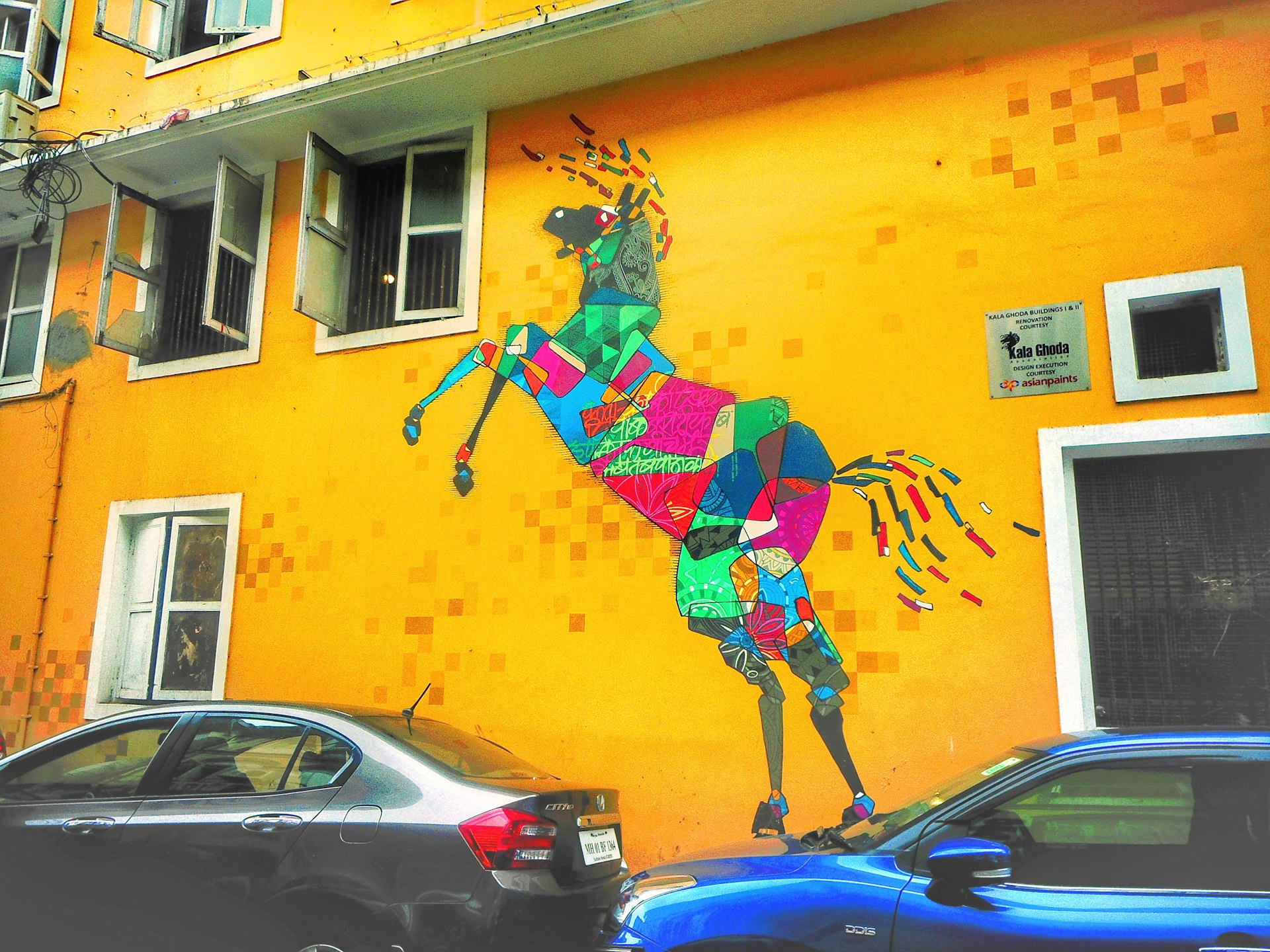 Mural of a mosaic horse at Kala Ghoda