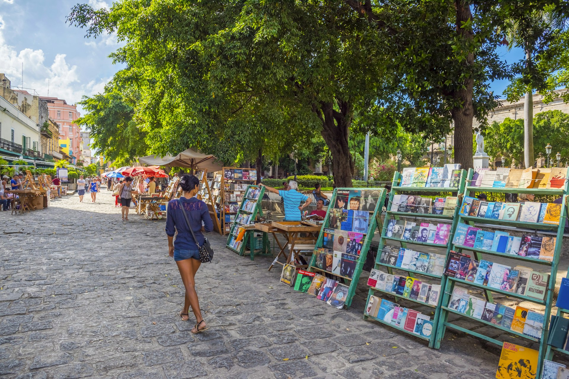 Features - Cuba, Havana, Old Havana, Plaza de Armas, Book Stall
