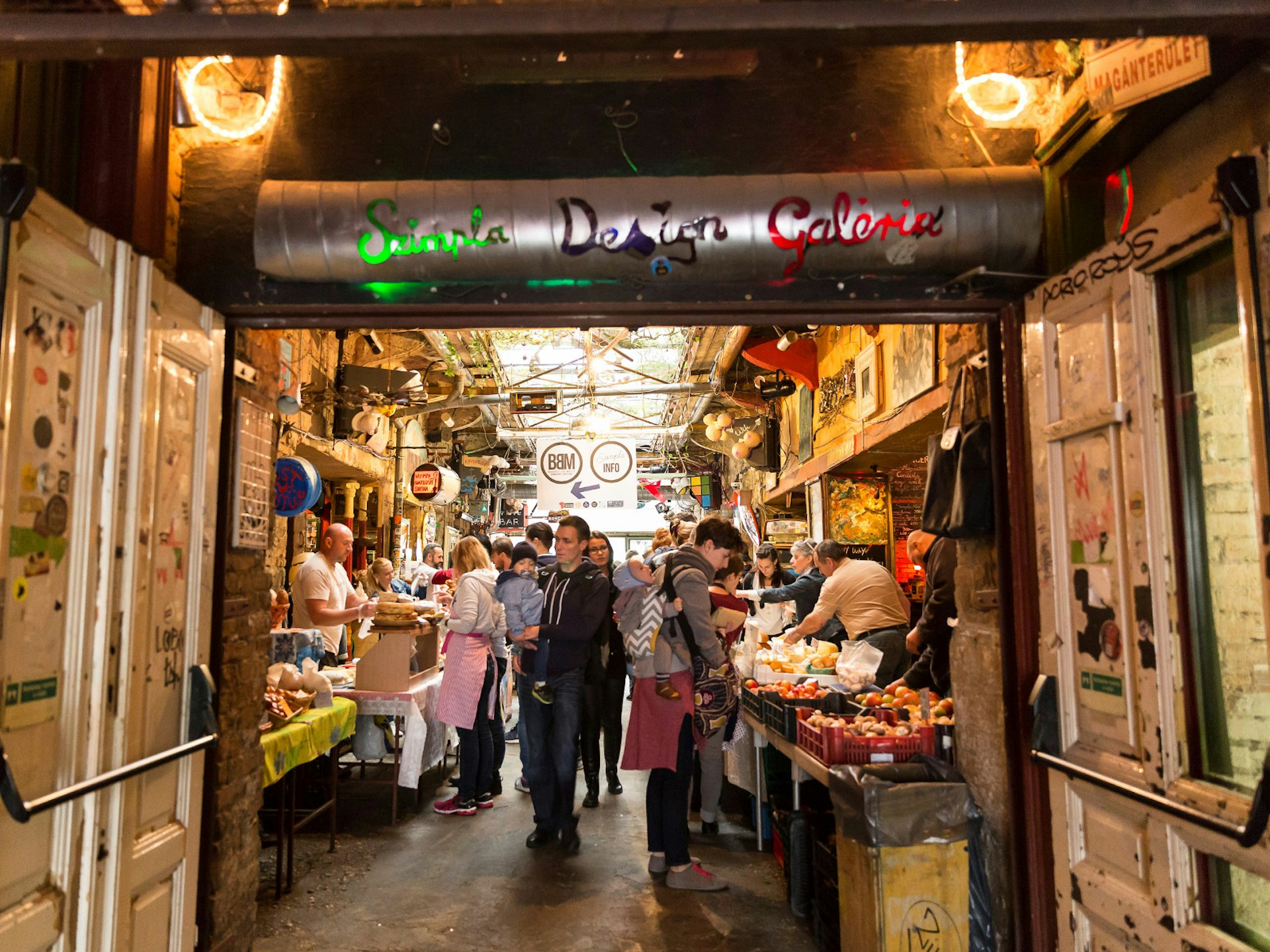 Sunday morning is best spent shopping at Szimpla Kert farmers’ market © Sarah Coghill / Lonely Planet