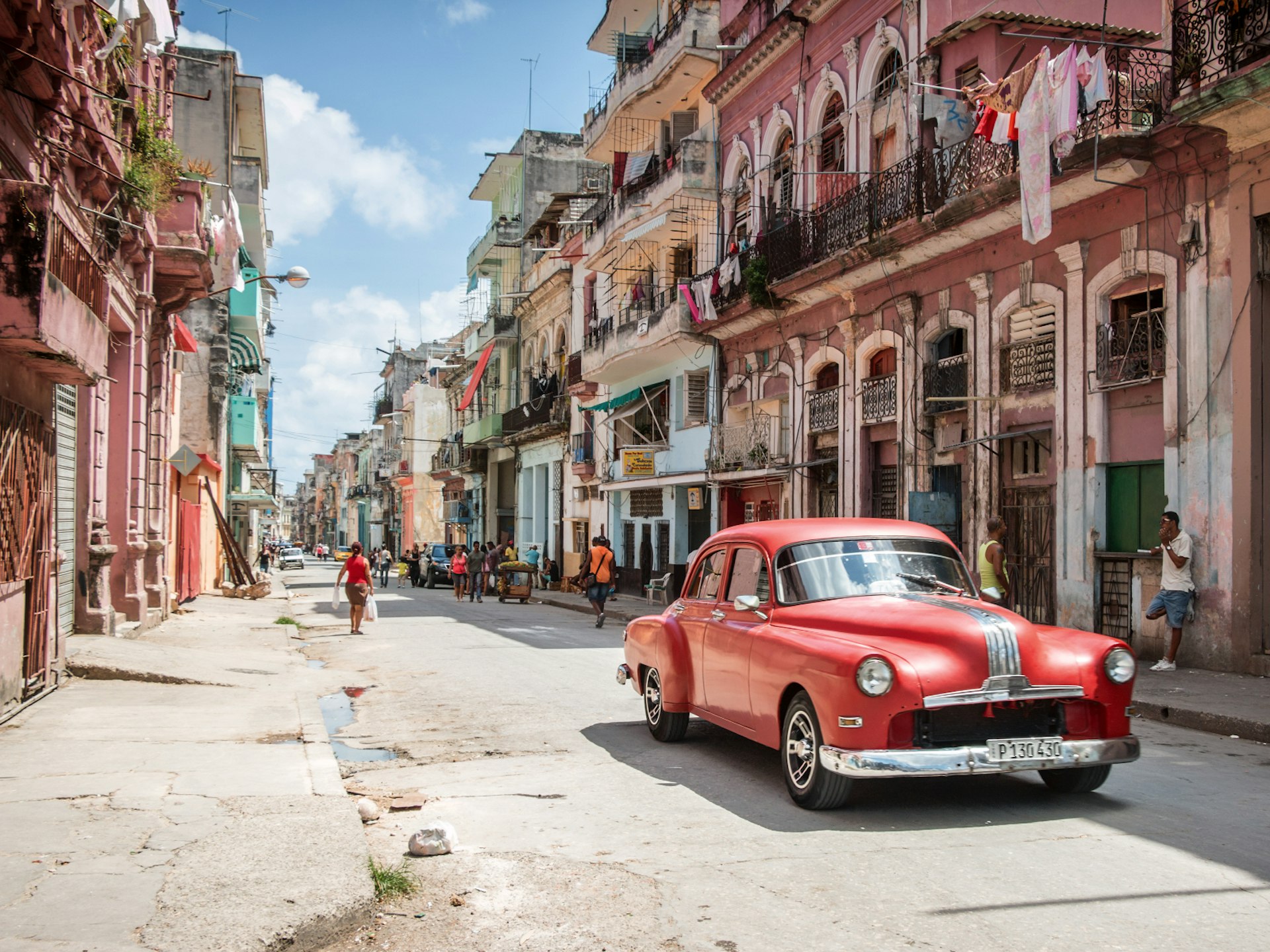 A classic car on the streets of Havana © Atomazul / Shutterstock
