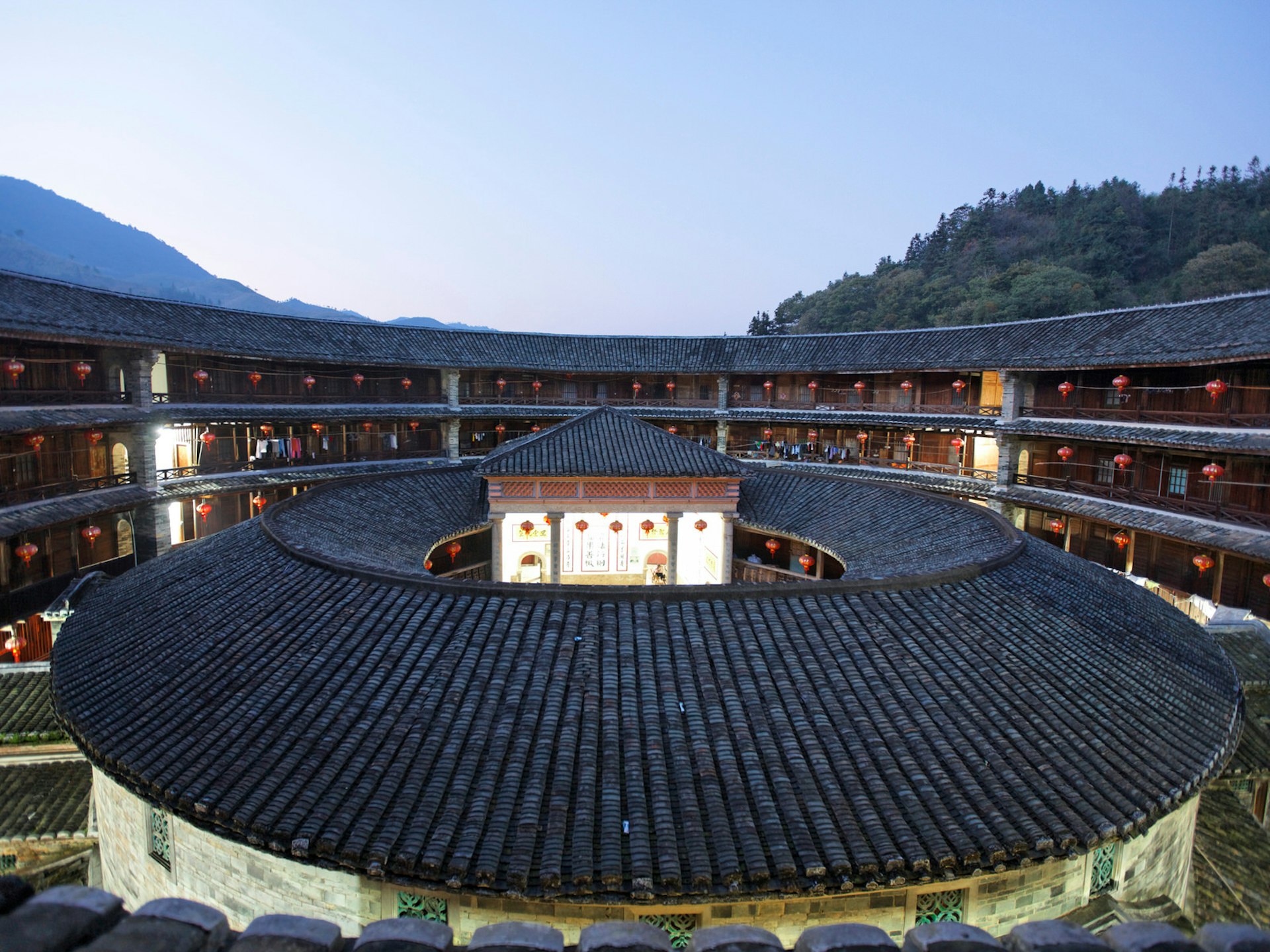 Stop off from the 'coastal train' in Fujian for a stay at a tulou (roundhouse) © JTB Photo / Getty