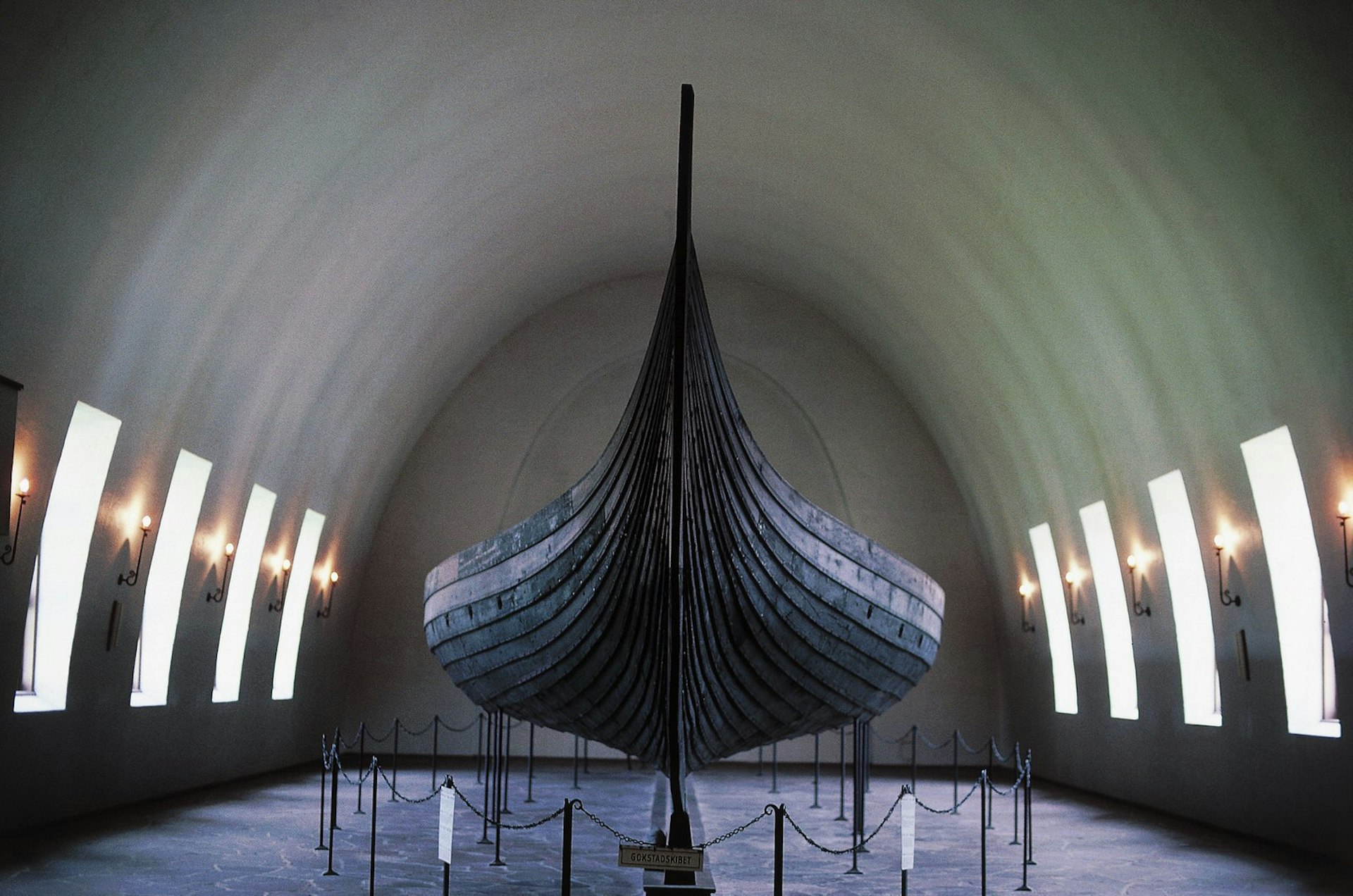 A Viking longship inside the Viking Ship Museum, Oslo, Norway © DeAgostini / Getty Images