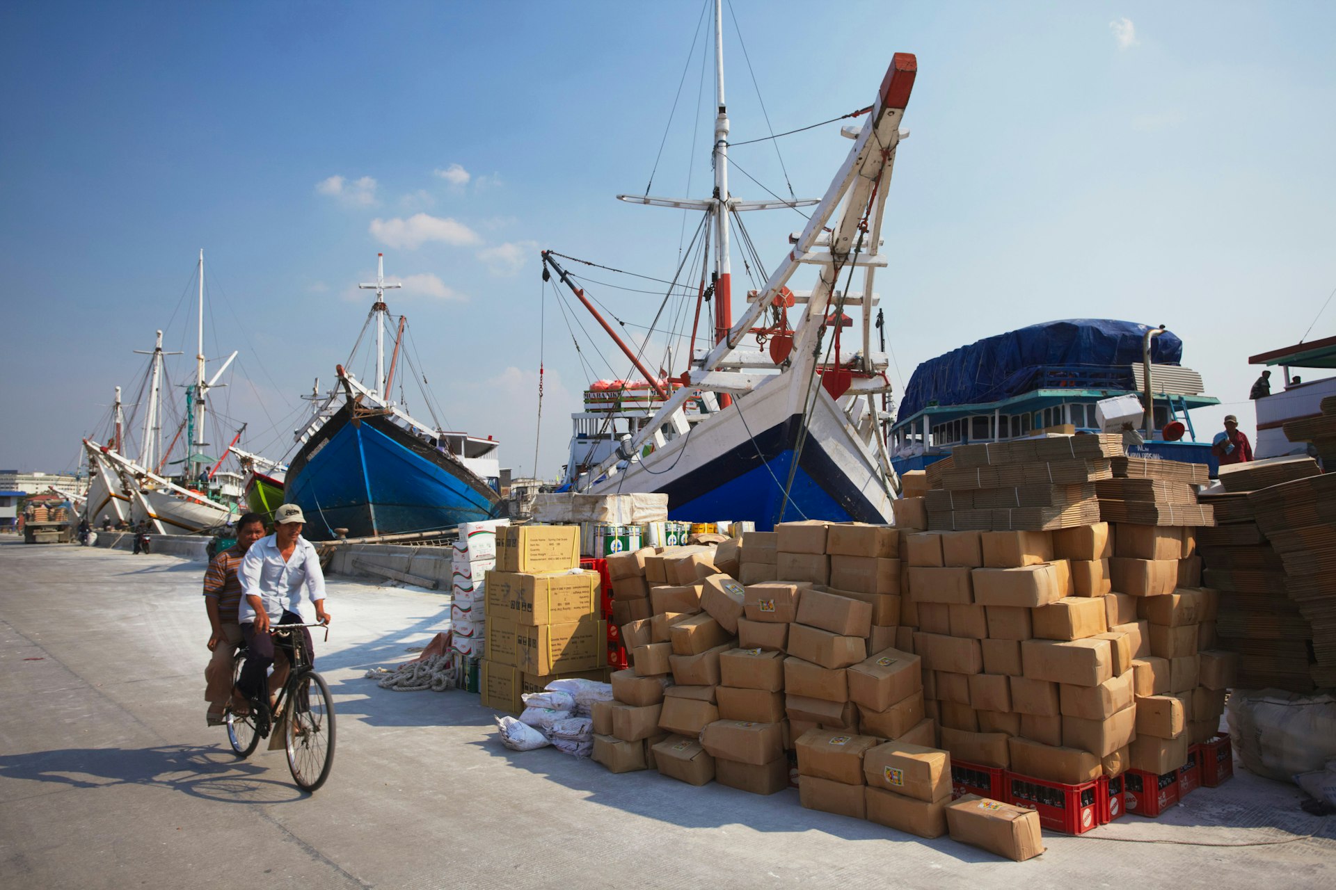 Features - Makassar schooners in port of Sunda Kelapa, Jakarta, Java, Indonesia