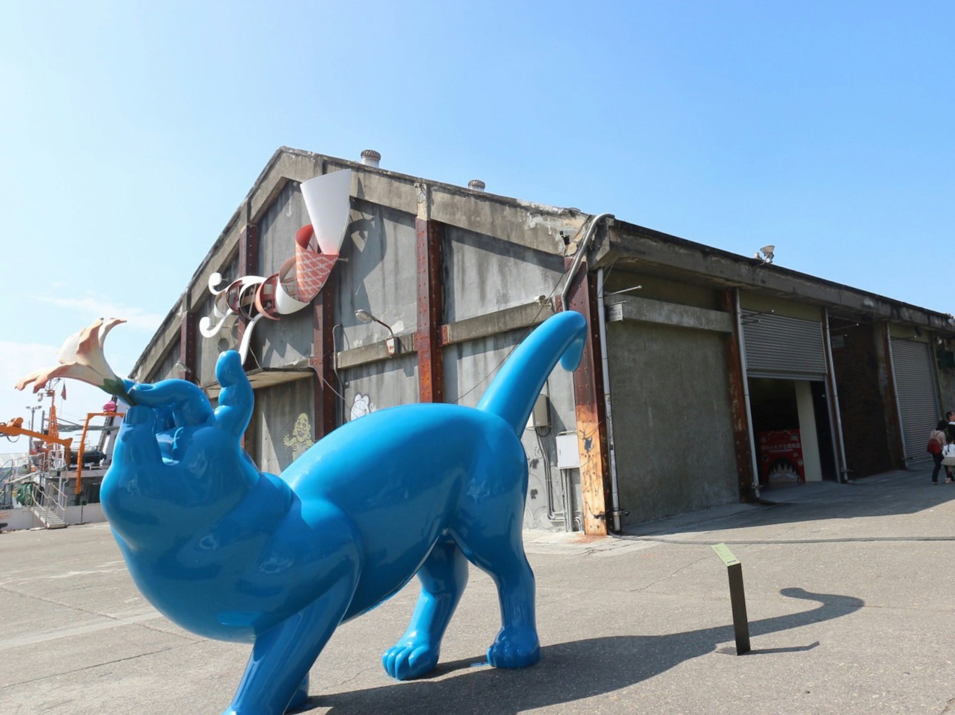 Odd Pop Art sculptures adorn the grounds at Pier-2 Art District © Piera Chen / Lonely Planet