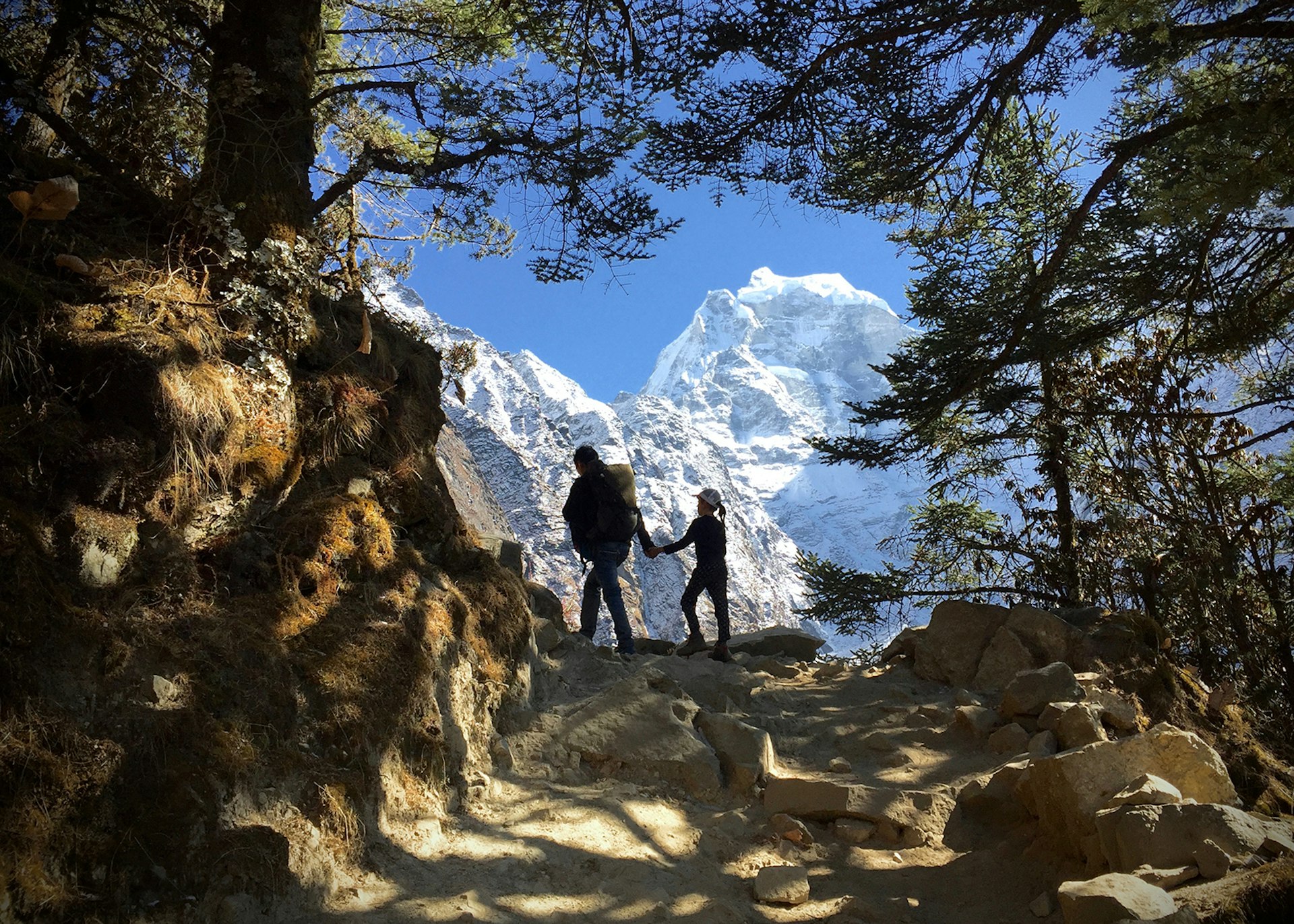 A silhouetted picture of Jennifer Peedom trekking with her daughter in Nepal © Jennifer Peedom