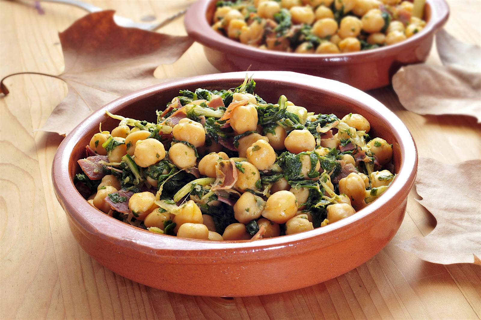 Features - shutterstock_118006690-5d006706eb5d Espinacas con garbanzos (spinach and chickpeas) pays homage to Seville's Moorish past
