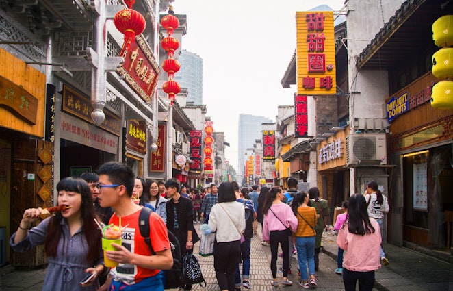 Changsha's busy streets offer a big-city vibe © thipjang / Shutterstock