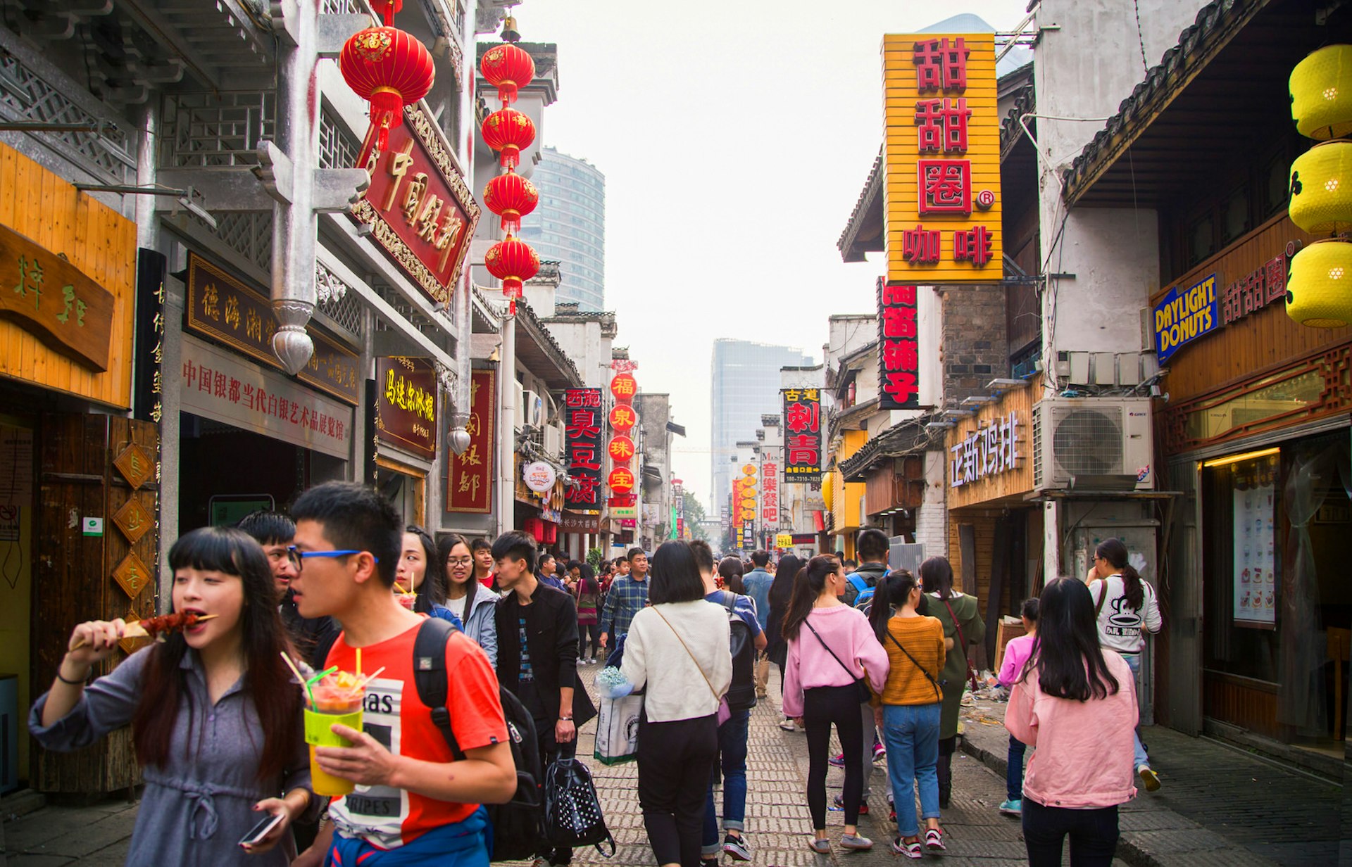 Changsha's busy streets offer a big-city vibe © thipjang / Shutterstock