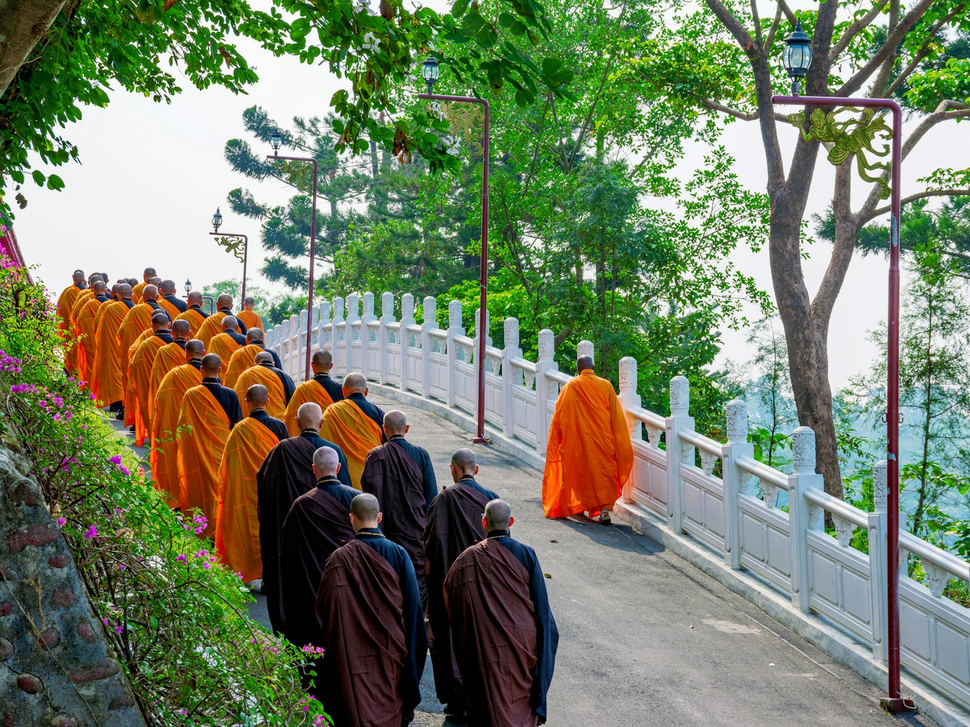 Resident monks and nuns provide guided visits to Foguangshan © asiastock / Shutterstock