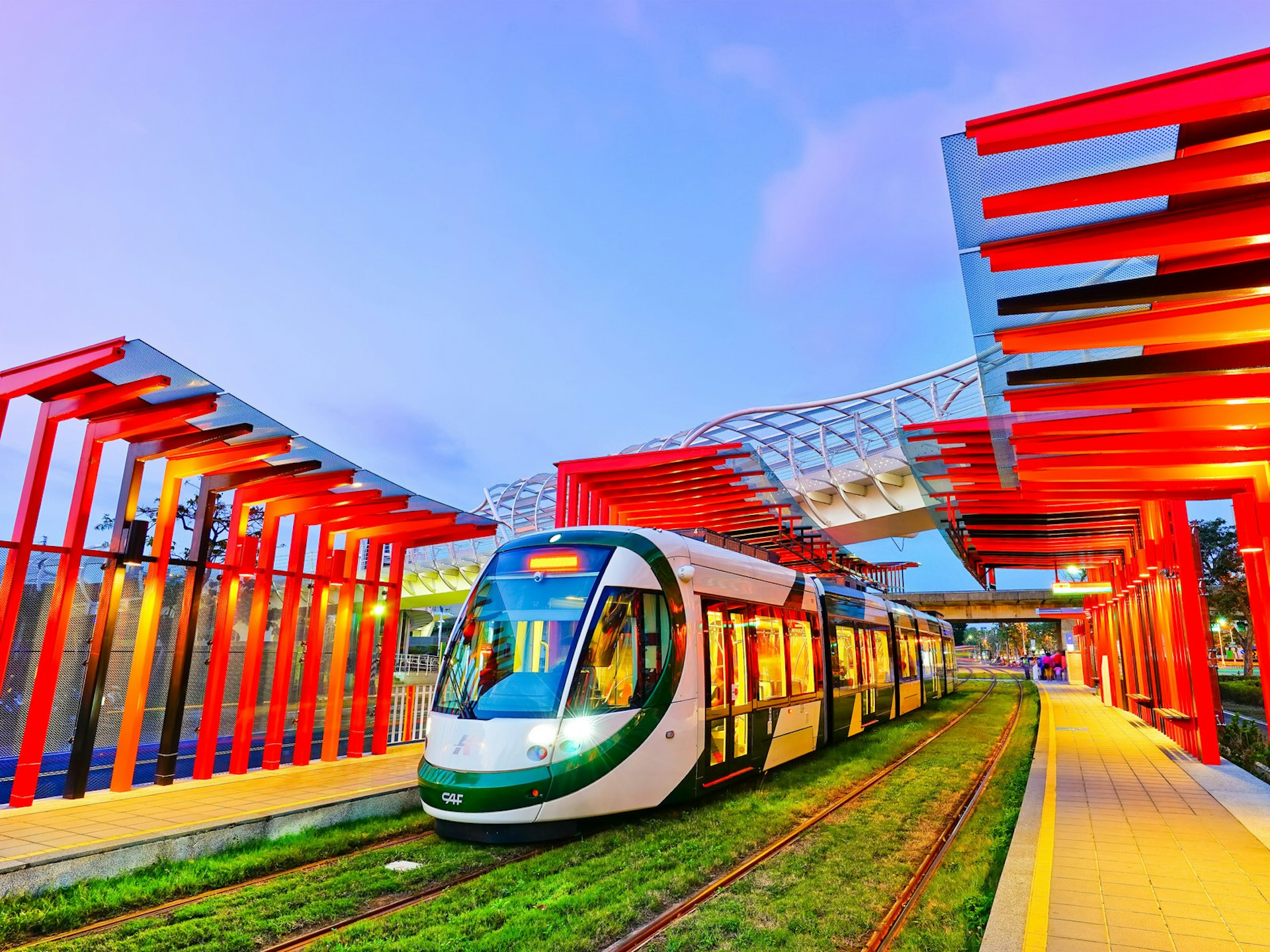 The city's new light rail system will connect the major cultural sights © Javen / Shutterstock