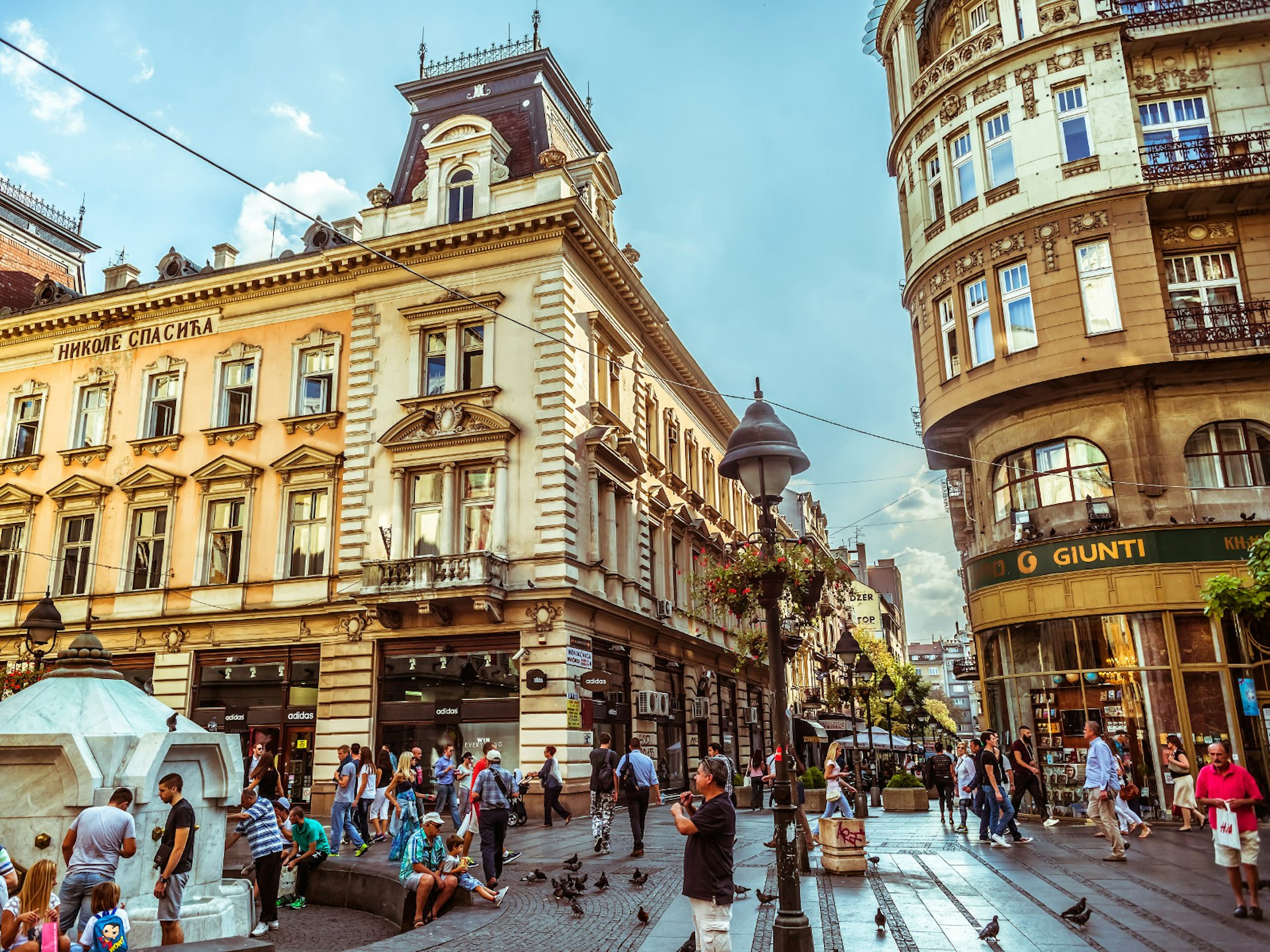 Street life in Knez Mihailova, the heart of Belgrade's Old Town © Kirill Makarov / Shutterstock