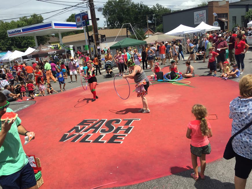 East Nashville pops with color during the Tomato Art Fest © Evan Godt / Lonely Planet