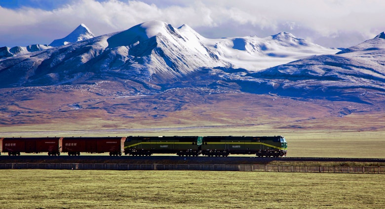 The Qinghai-Tibet Railway passes some of the most stunning high-mountains in the world © View Stock / Getty