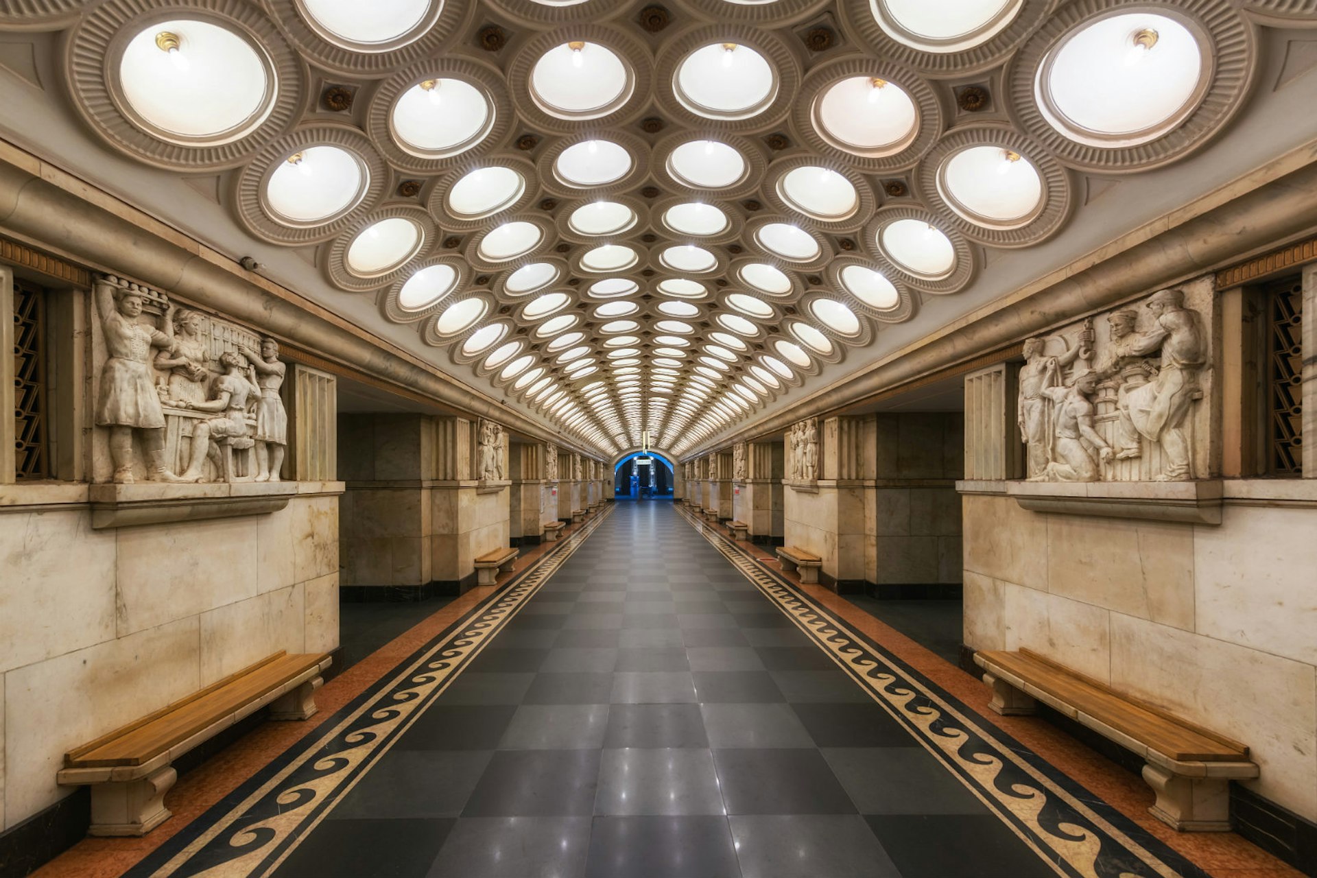 Urban transport in Moscow: The interior of Elektrozavodskaya metro station is spectacular