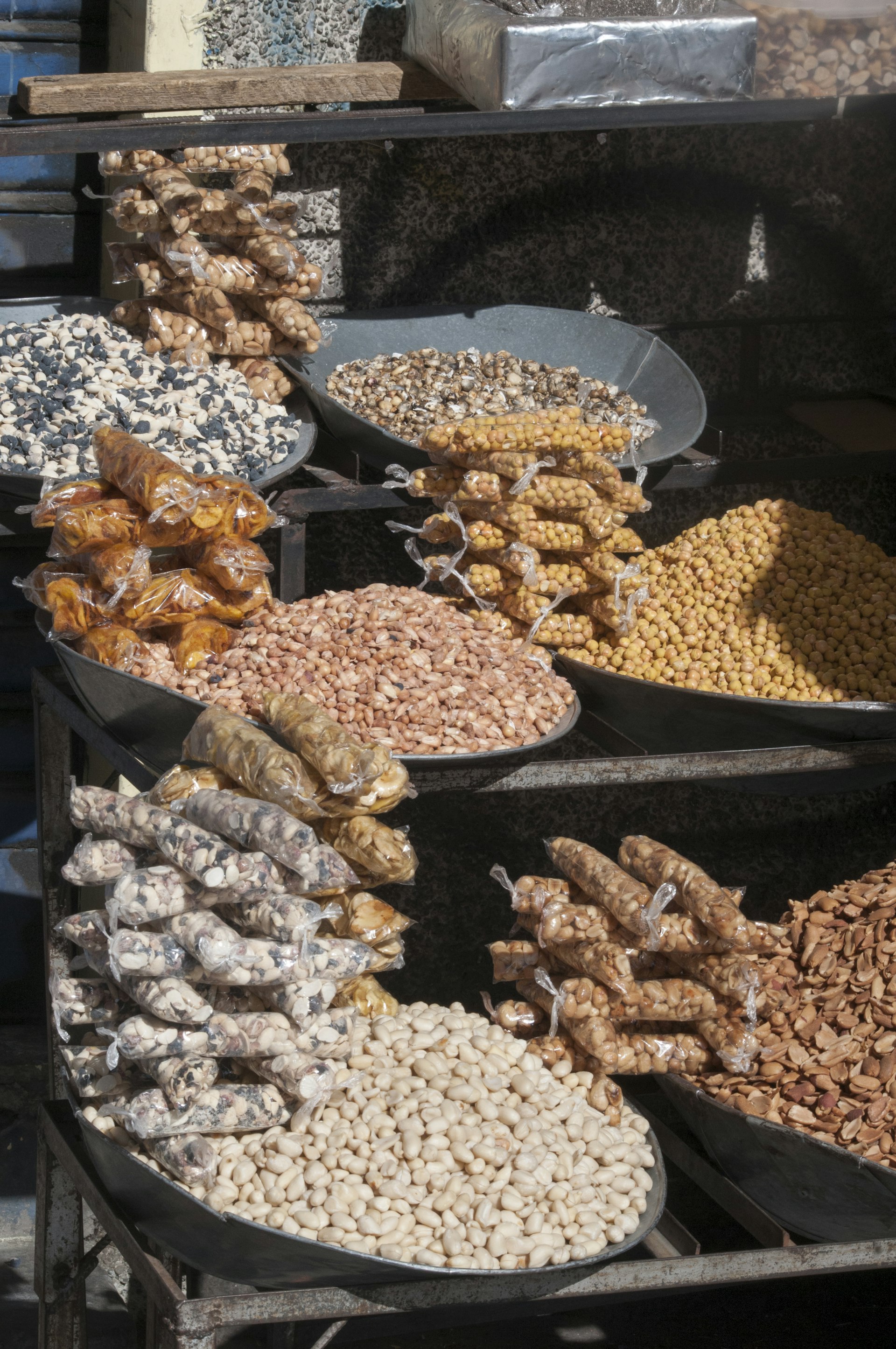 Features - Pulses, nuts, for sale in Calle Illampu, La Paz