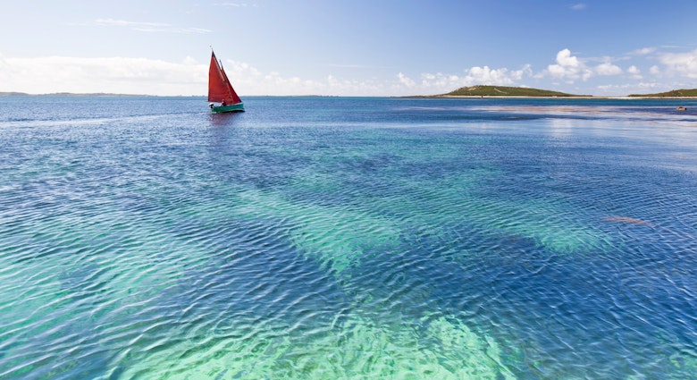 A yacht off Tresco, in the Isles of Scilly © Julian Love / Lonely Planet