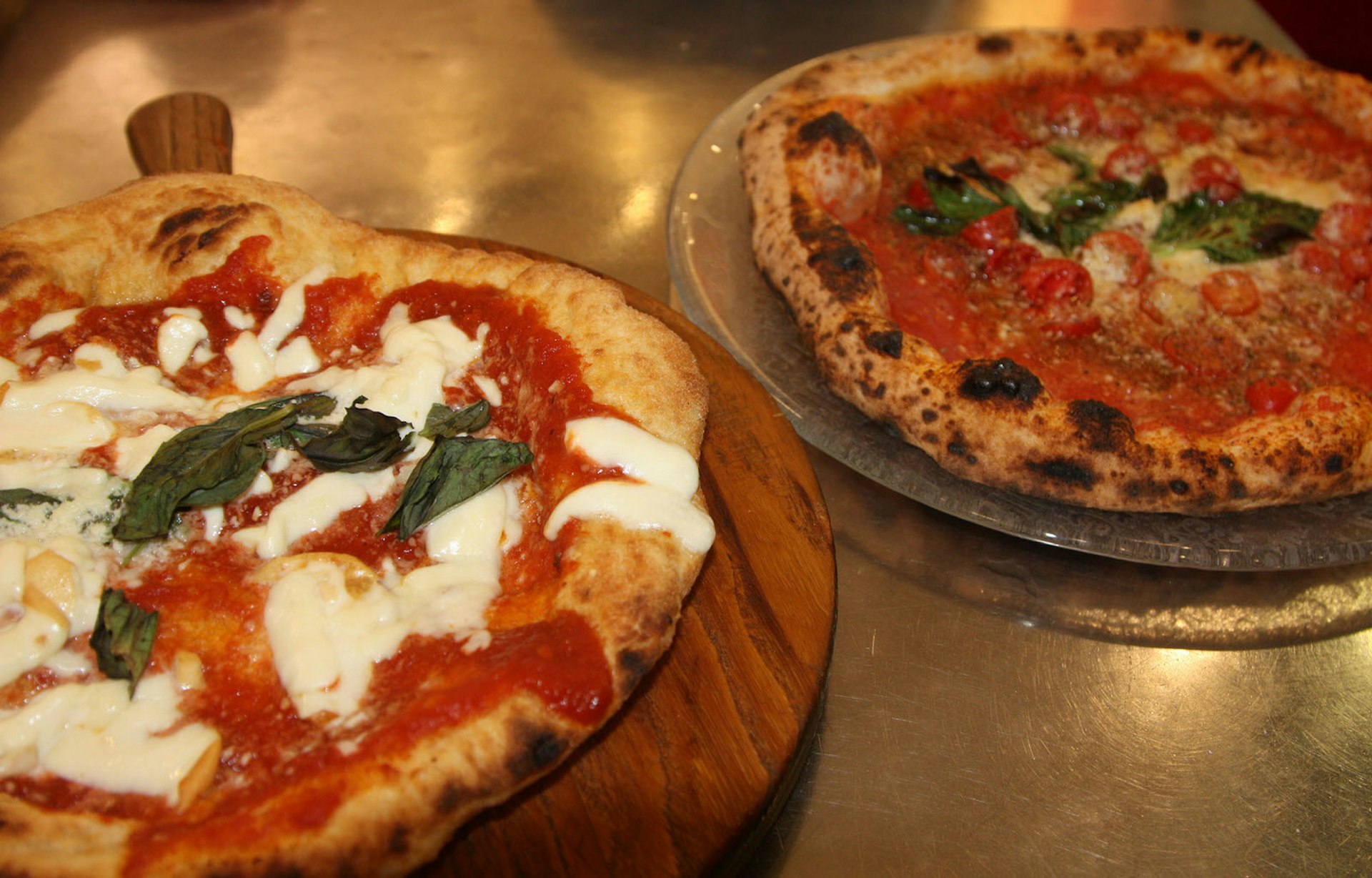 Margherita and Marinara pizza, side by side at Starita © Kristin Melia / Lonely Planet