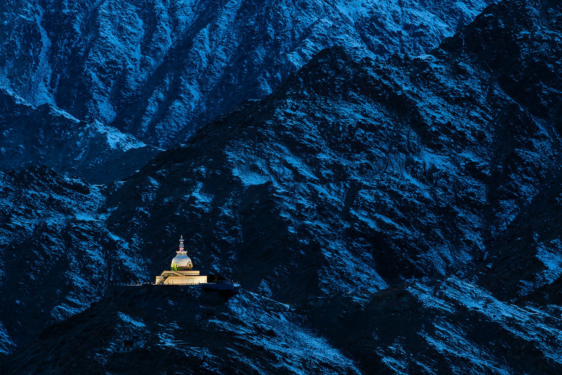 Shanti Stupa in Leh, Indian © Art Wolfe