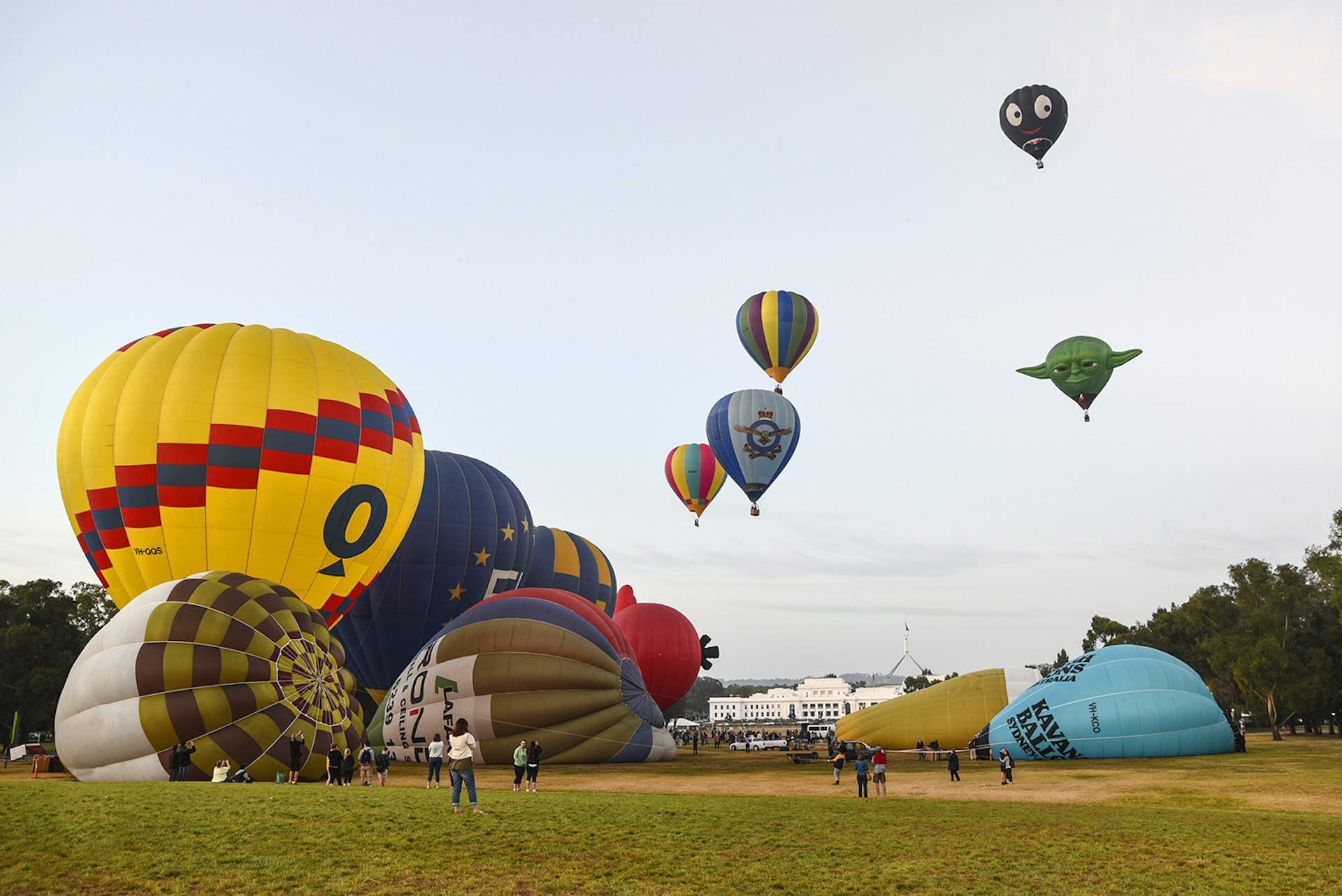 Features - Hot air balloon gathering in Canberra