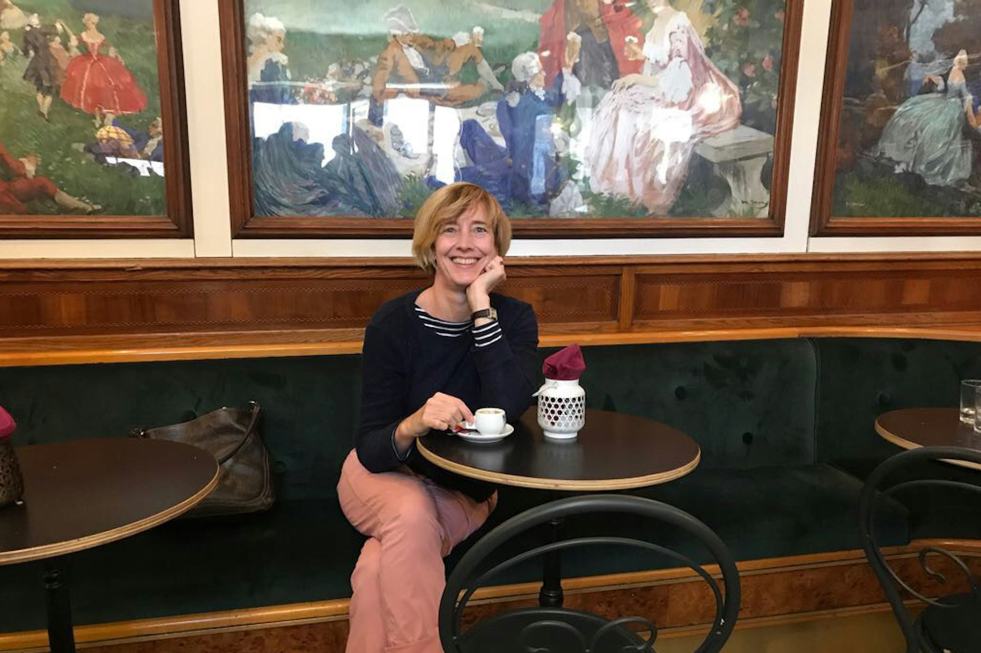 The author, Jo-Ann Titmarsh, grabbing a sneaky coffee at Il Mercante © Jo-Ann Titmarsh / Lonely Planet