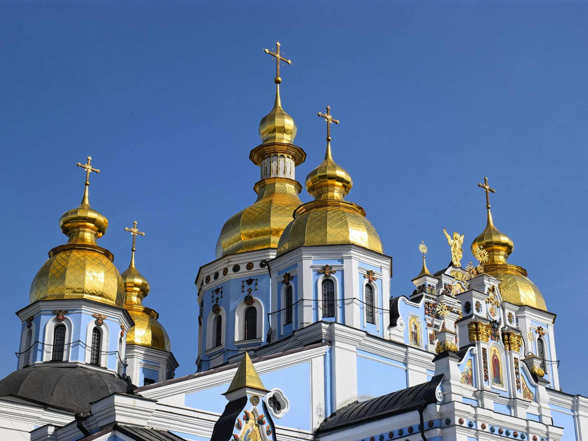The golden domes of St Michael's Monastery in Kyiv's Old Town © Pavlo Fedykovych / Lonely Planet