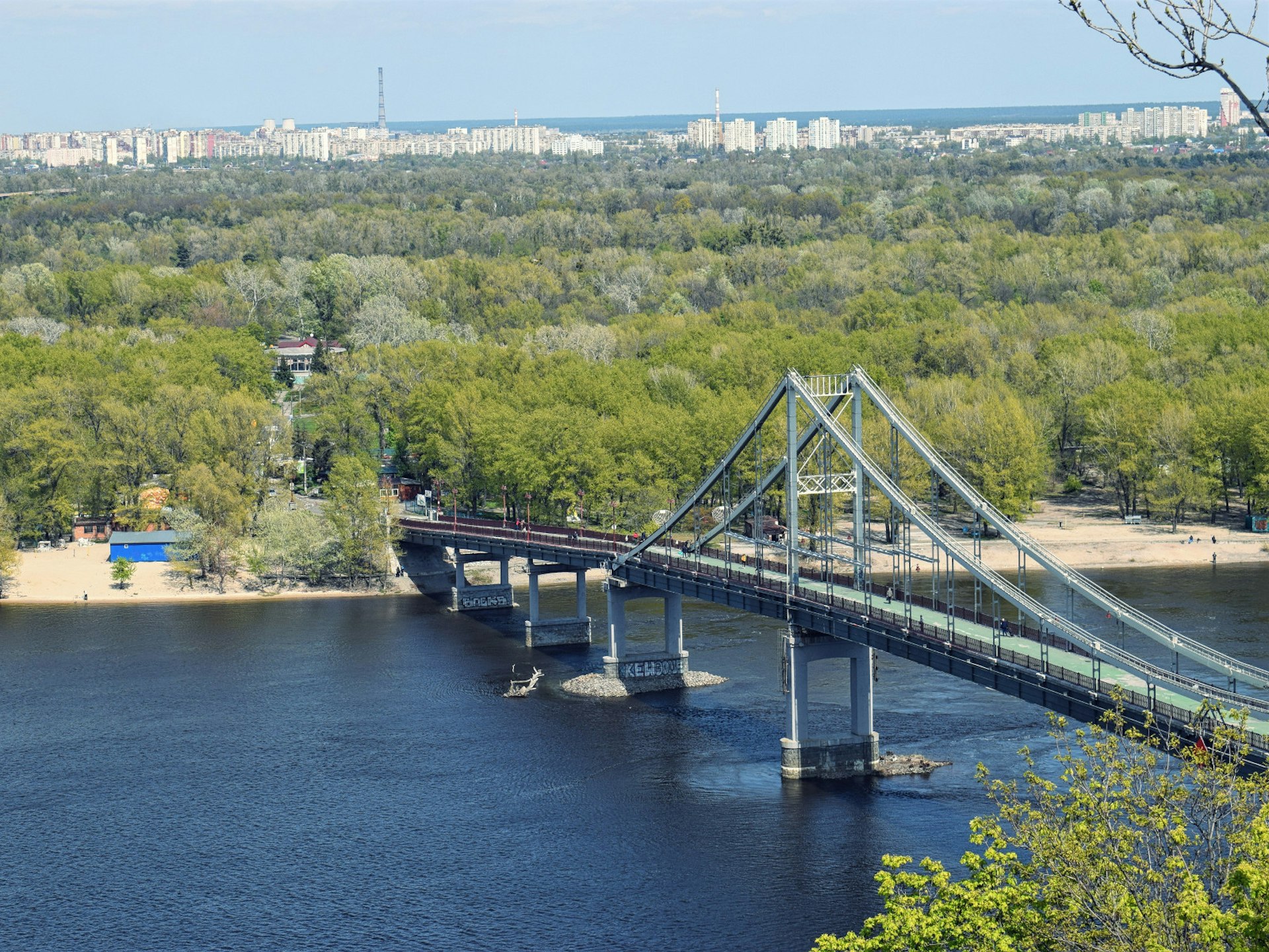 The Pedestrian Bridge leading to Truhaniv Island on the Dnipro river © Pavlo Fedykovych / Lonely Planet