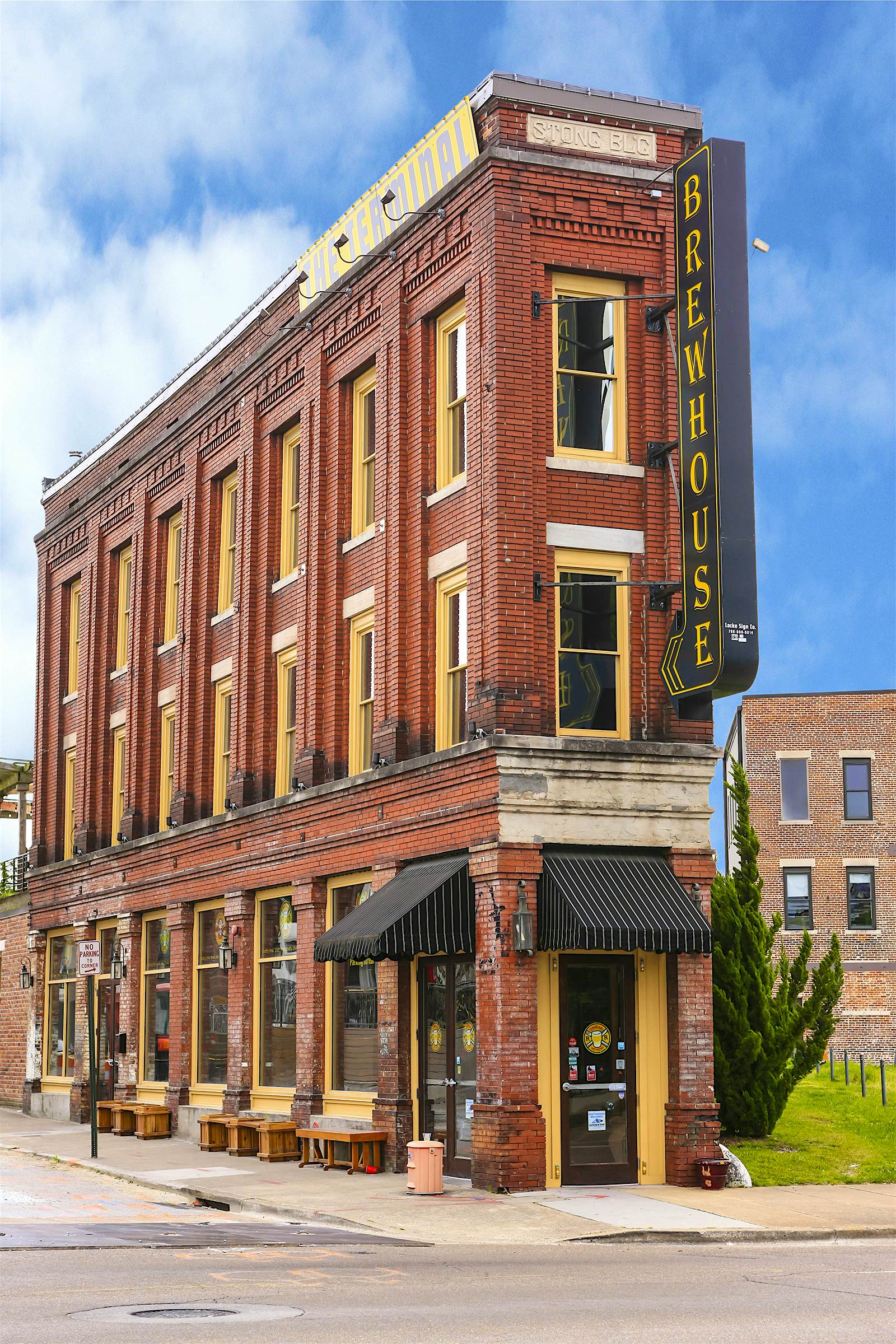 Features - The Terminal Brewhouse pub and restaurant in Chattanooga, TN brick flatiron brewpub in Chattanooga Tennessee