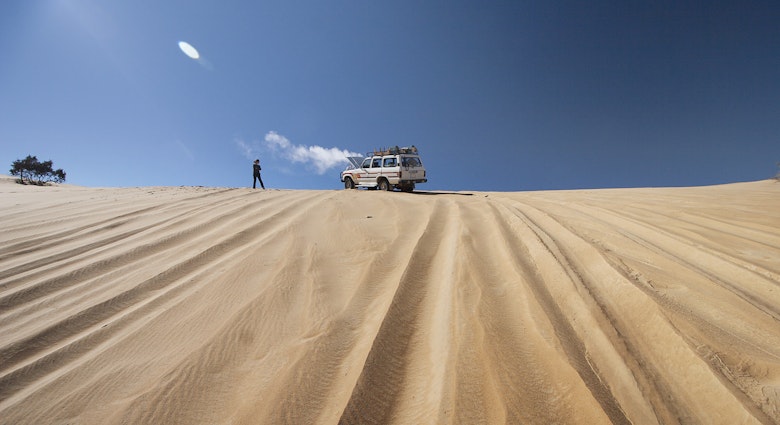 Features - Broken car in Sahara desert