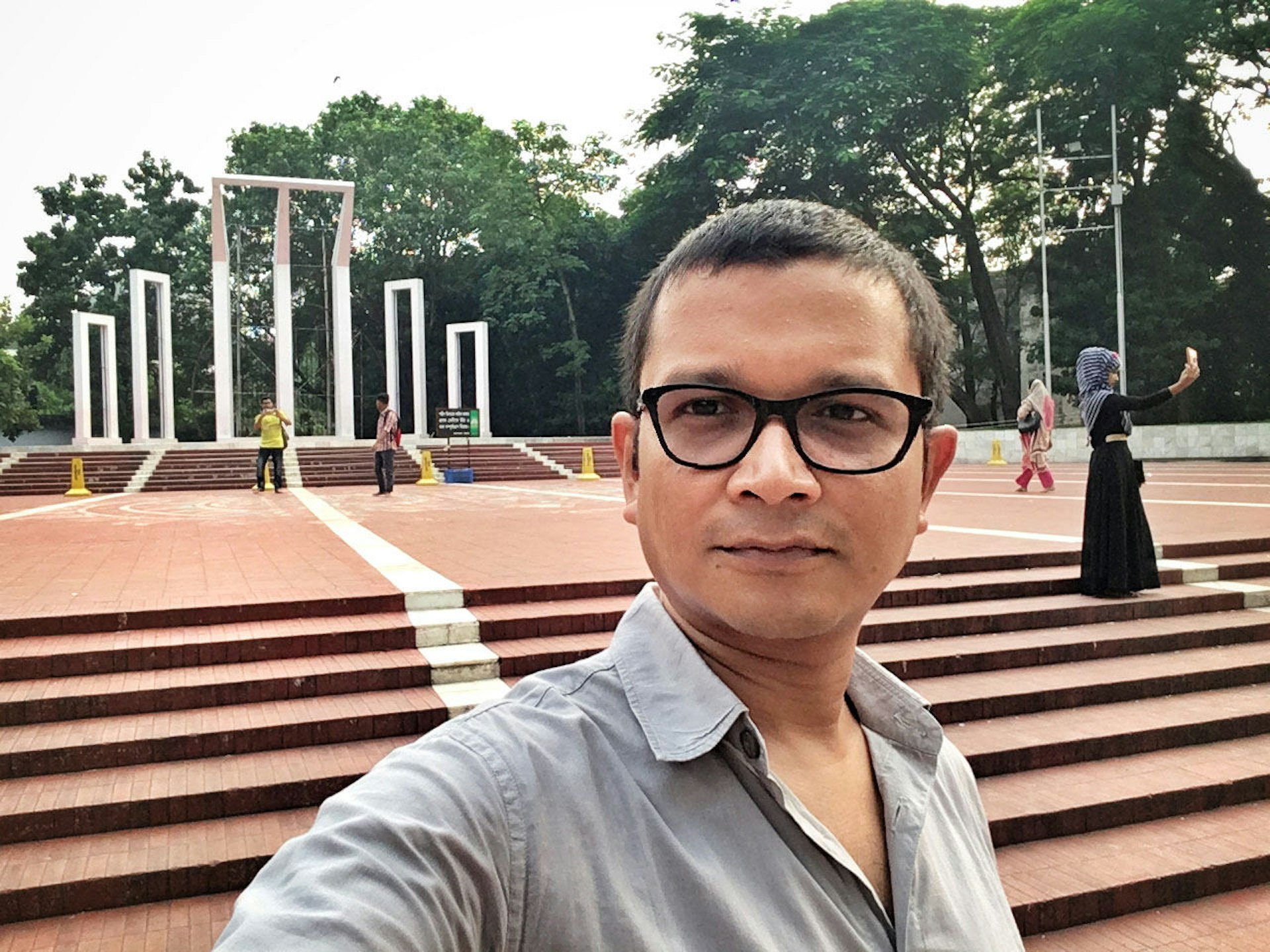 Anirban joins the selfie-takers by the Shaheed Minar monument