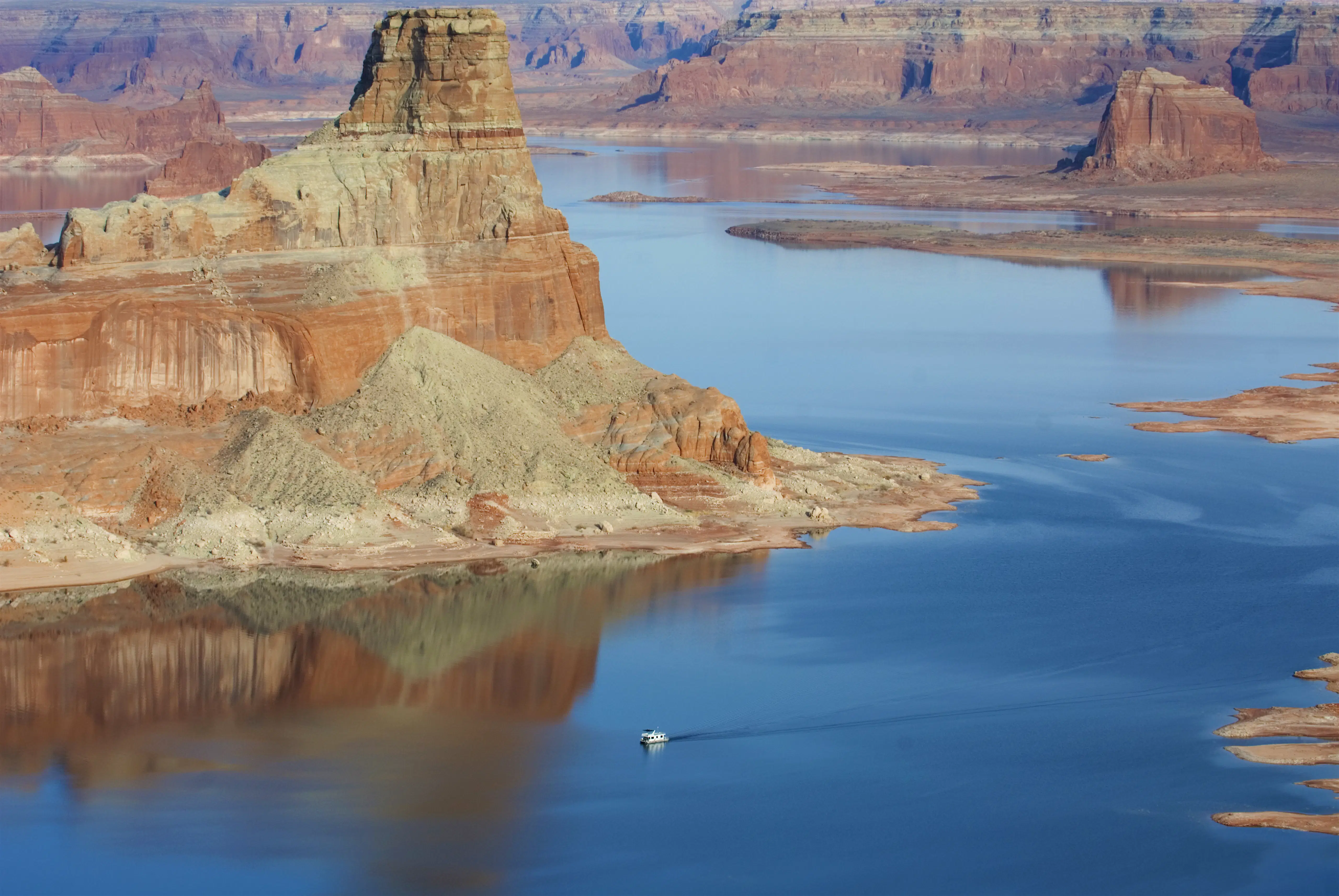 Features - Houseboat on Lake Powell from Alstrom Point, Glen Canyon National Recreation Area, Utah, USA A houseboat navigates the towering canyons in Lake Powell