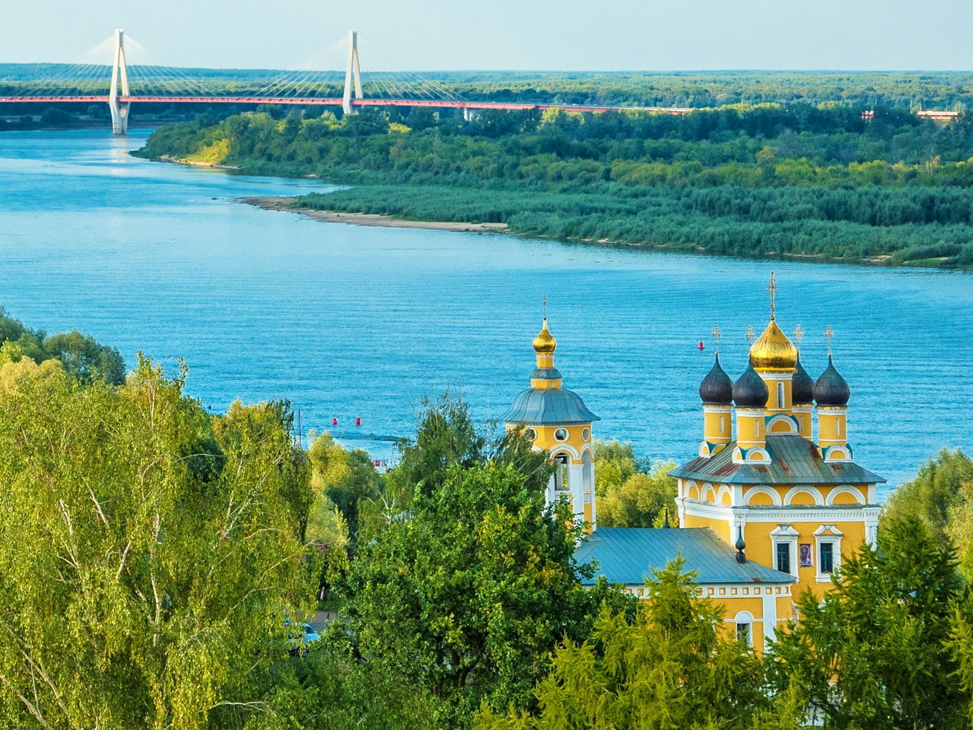 A church in the ancient Russian city of Murom on the bank of the Oka river © Dance60 / Shutterstock