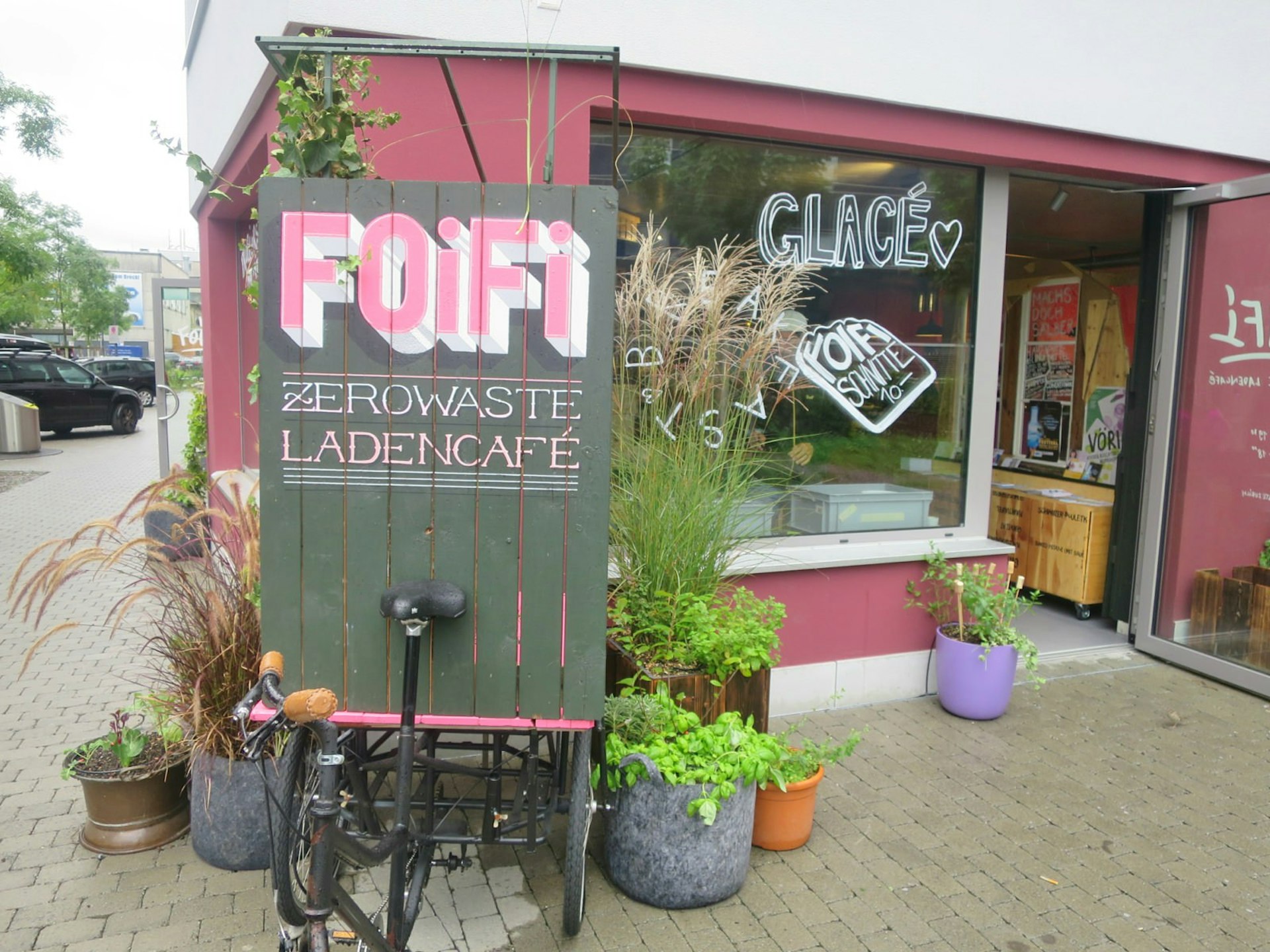 The pink exterior of Zürich West's first zero-waste cafe, Foifi © Karyn Noble / Lonely Planet