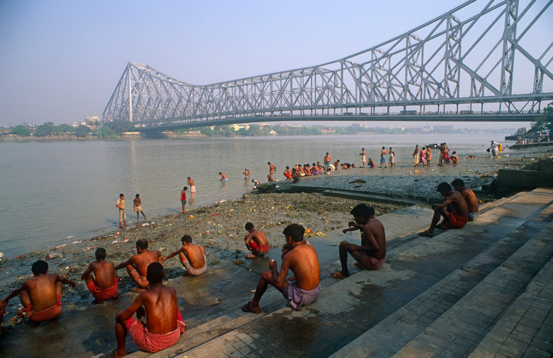 Morning bathers line the ghats flanking Howrah Bridge © Amar Grover / Getty Images