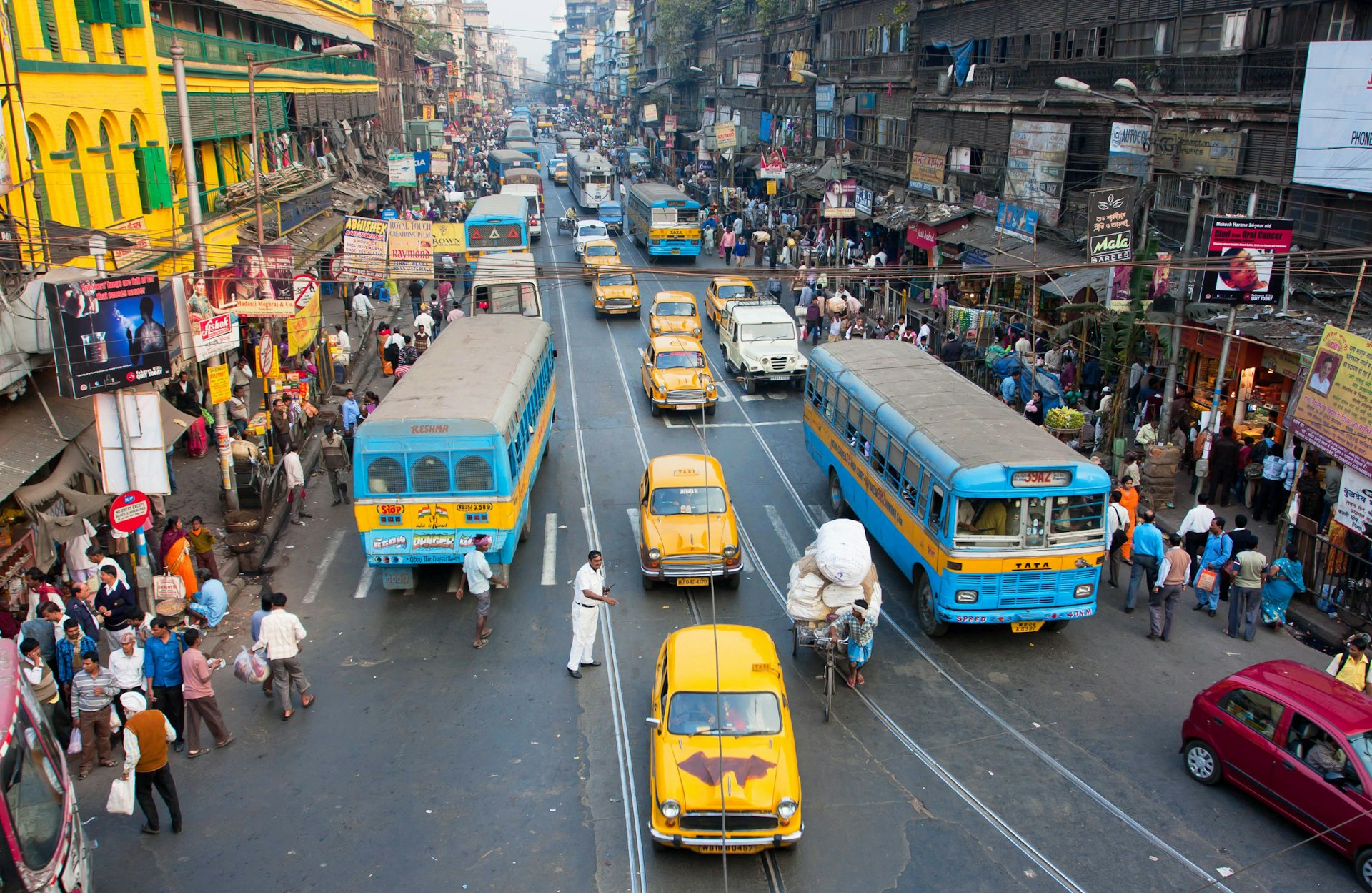 Buses, taxis, rickshaws and trams jostle for space in Kolkata's bustling streets © Radiokukka / Getty Images